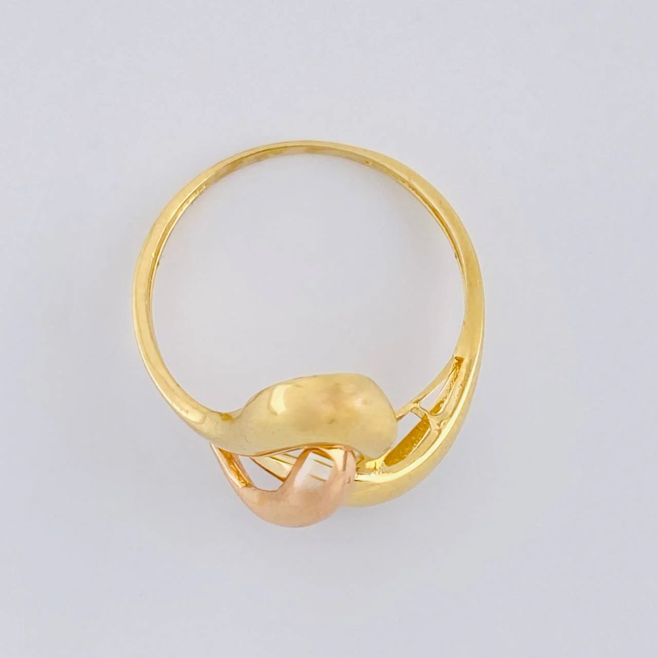 Anillo Abstracto 2.7 g / T8 1/2 Tres Oros 18K - Image 3