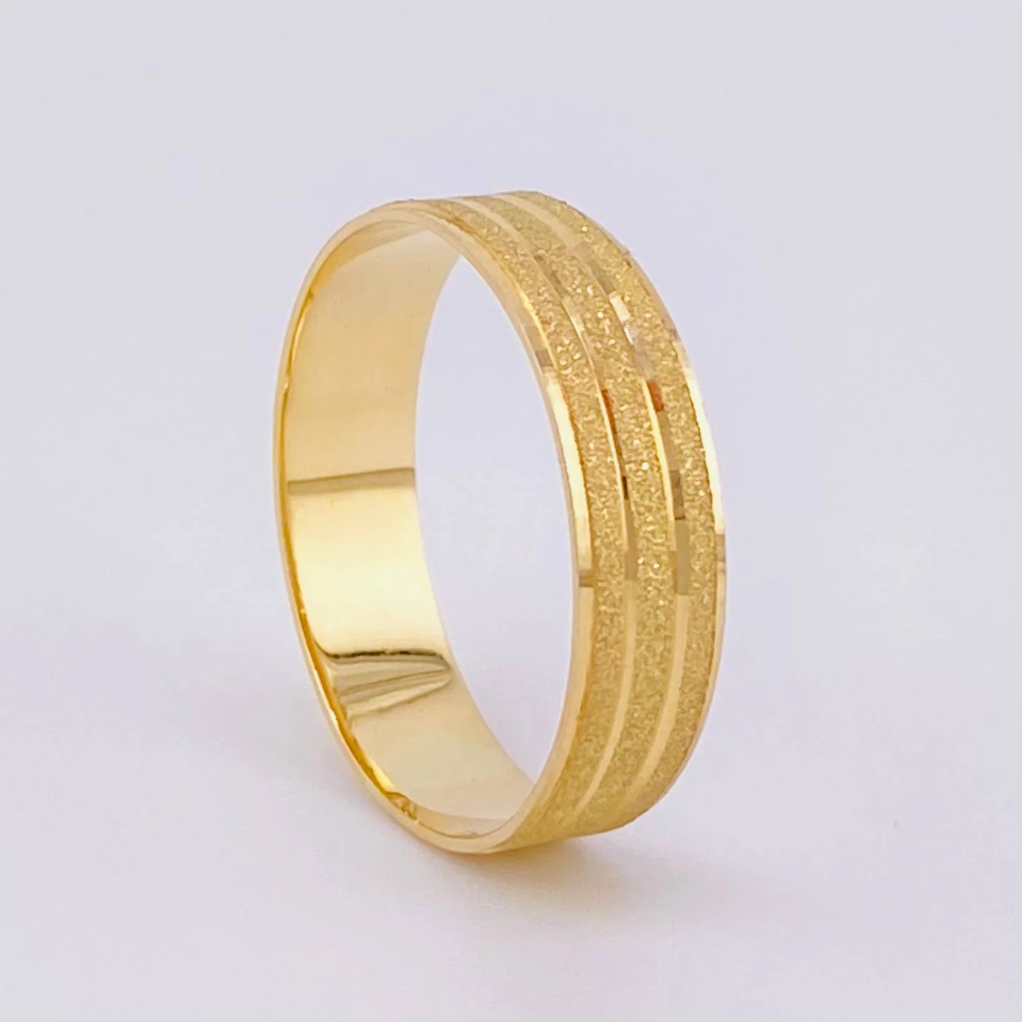 Anillo Argolla Triple Linea Mate 2.4 g / T6 1/2 Oro Amarillo 18K - Image 2