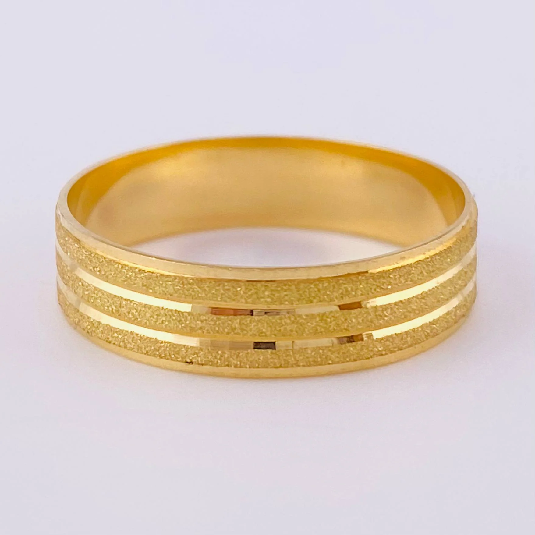 Anillo Argolla Triple Linea Mate 3 g / T9 1/2 Oro Amarillo 18K