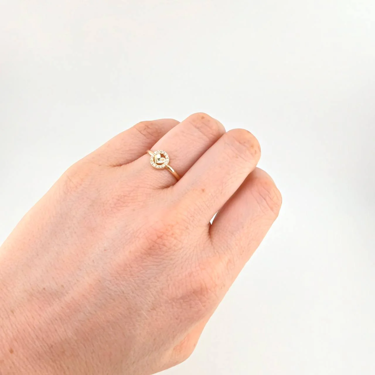 Anillo Aro Corazón Central 1.9 g / T6 Oro Amarillo 18K - Image 4