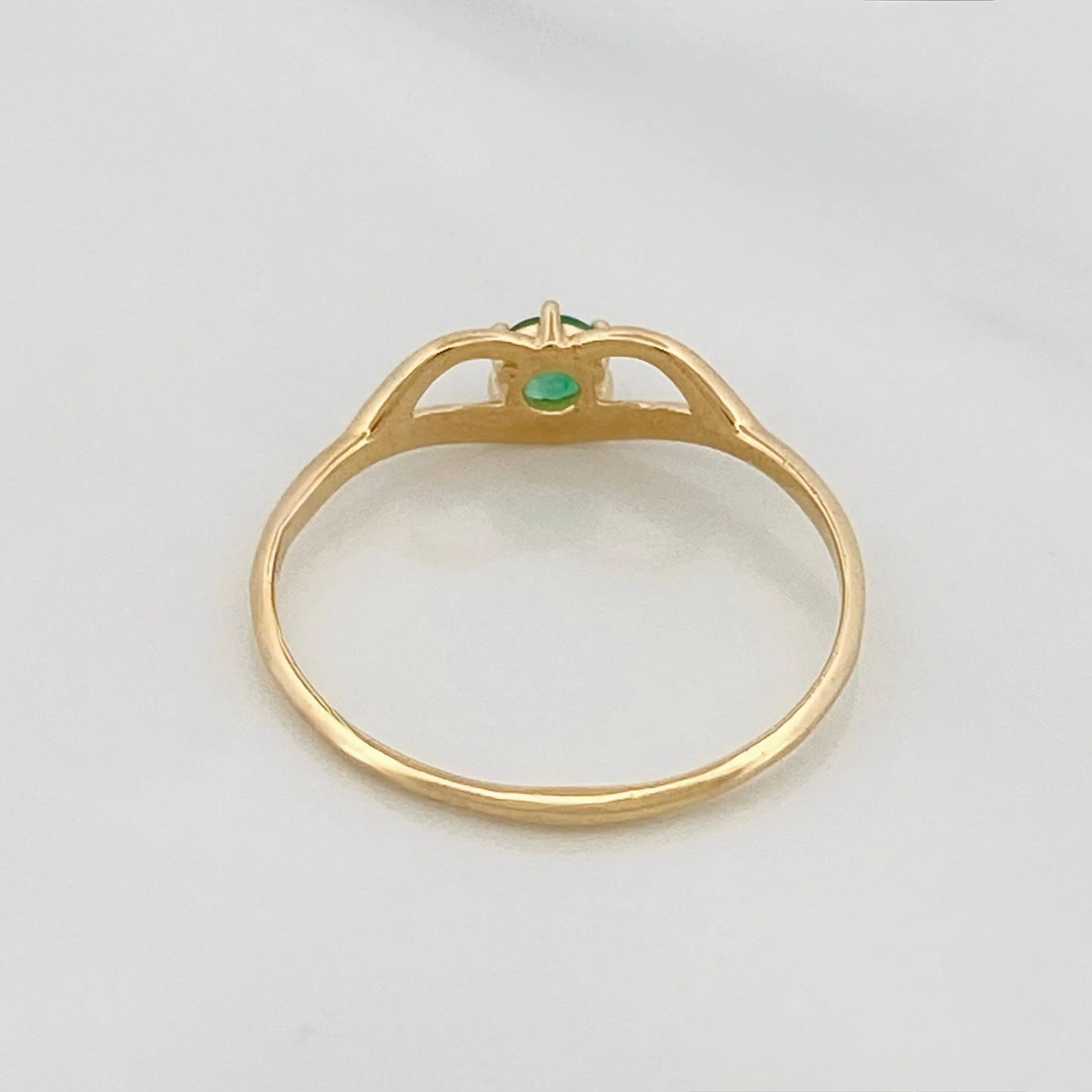 Anillo Beso esmeralda 0.13 pts Esmeralda 1pts 1.15g / T7 Oro Amarillo 18K - Image 3