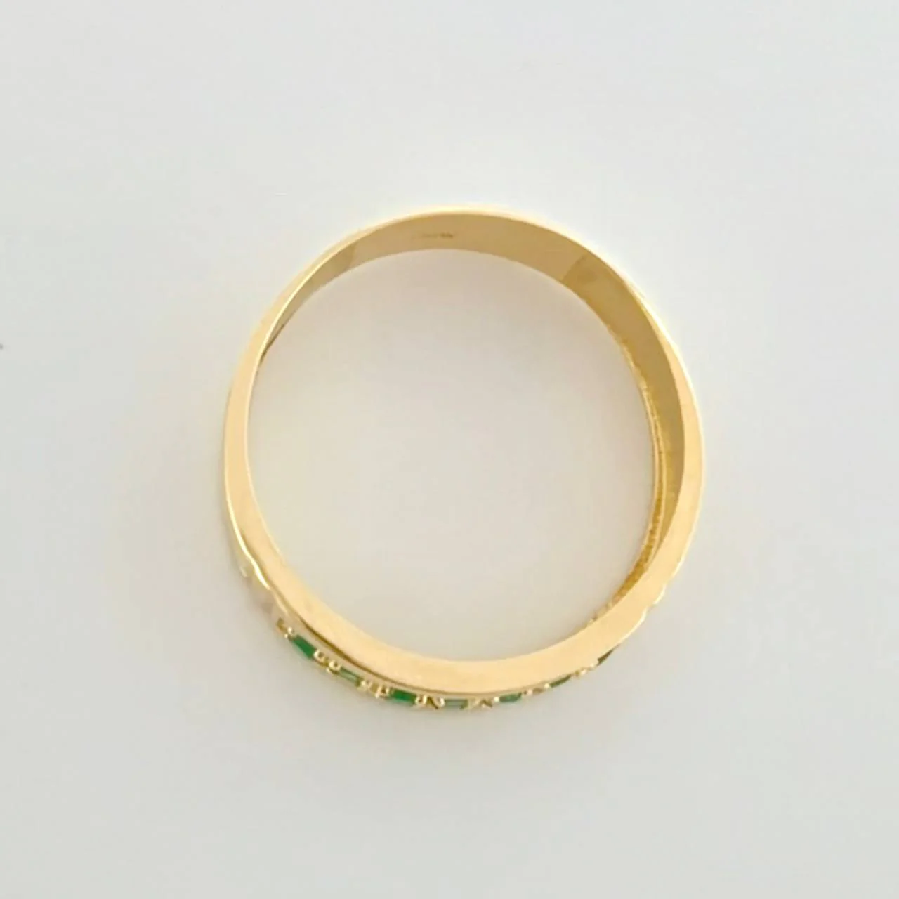 Anillo Carril con Engaste Esmeraldas 23pts 3.9g / T10 1/2 Oro Amarillo 18K - Image 3