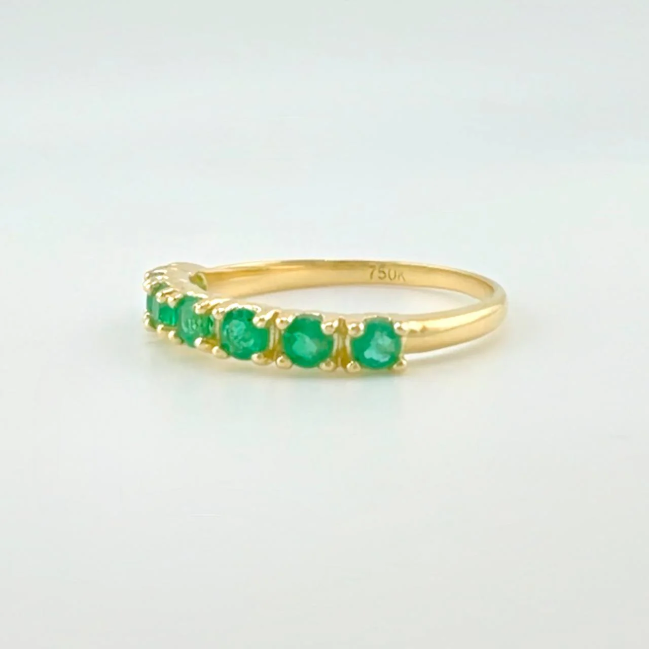 Anillo Cintillo Esmeraldas 43pts  2g / T6 Oro Amarillo 18K - Image 2