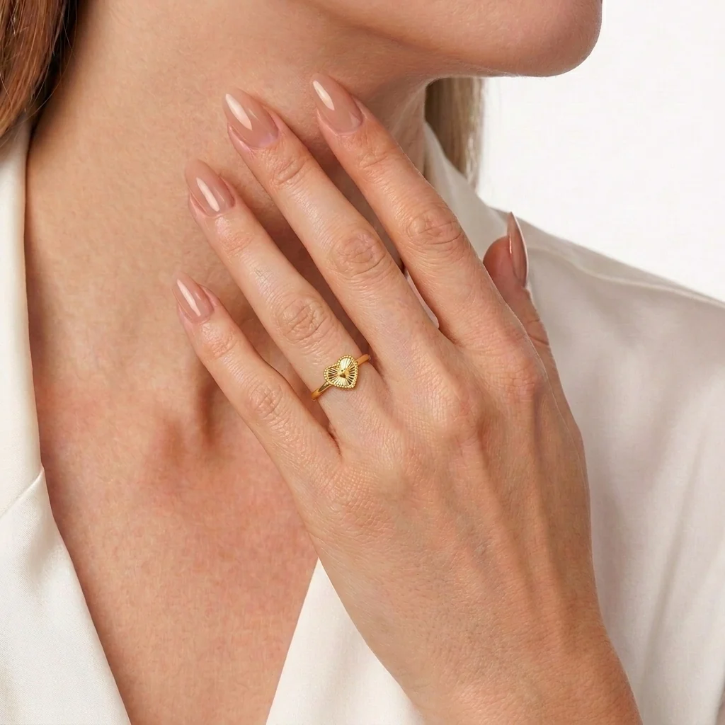 Anillo Corazón Diamantado 1.05 g / T7 1/2 Oro Amarillo 18K - Image 2