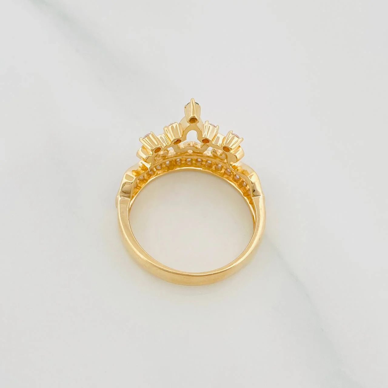 Anillo Corona 4.9g / T6 3/4 Dos Oros Amarillo Blanco 18K - Image 4