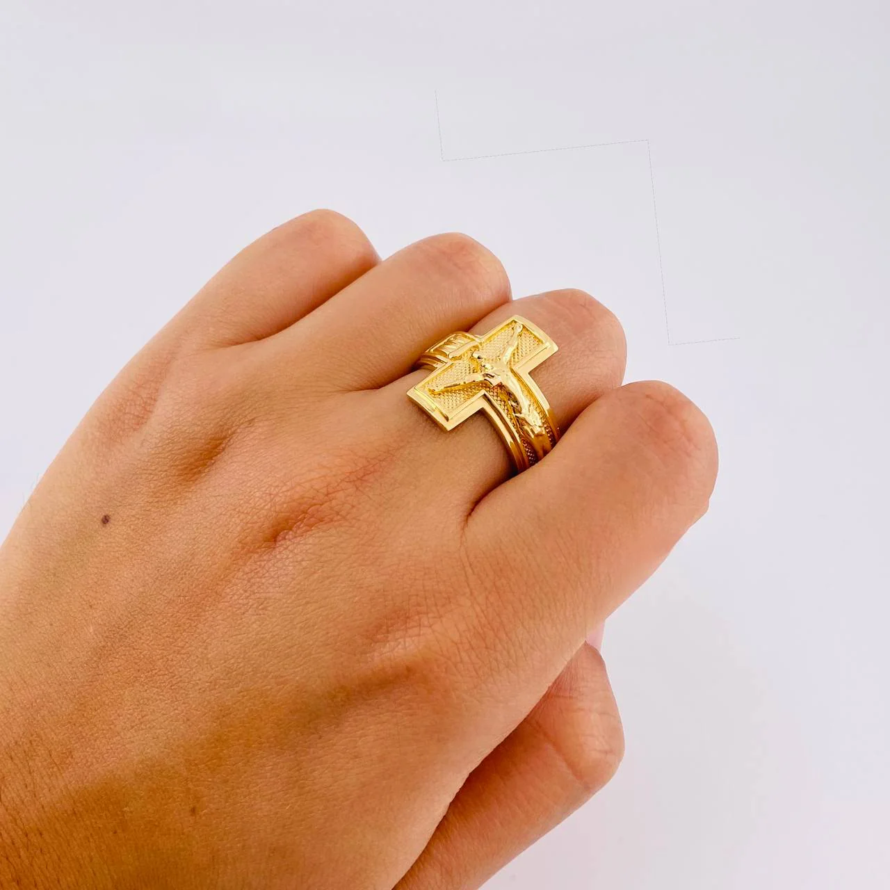 Anillo Cruz Cristo 6.7 g / T9 1/2 Oro Amarillo 18K - Image 4