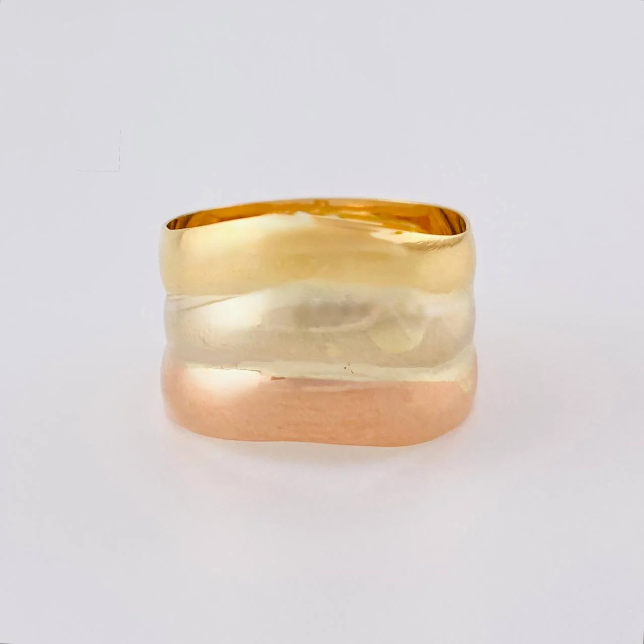Anillo Curvo Tres Lineas 3.1 g / T7 1/4 Tres Oros 18K