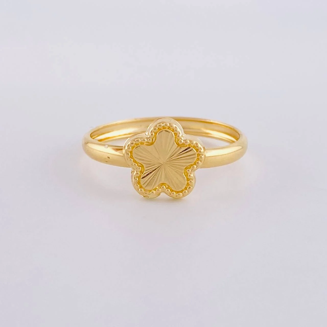 Anillo Flor Diamantada 1.2g / T9 1/2 Oro Amarillo 18K