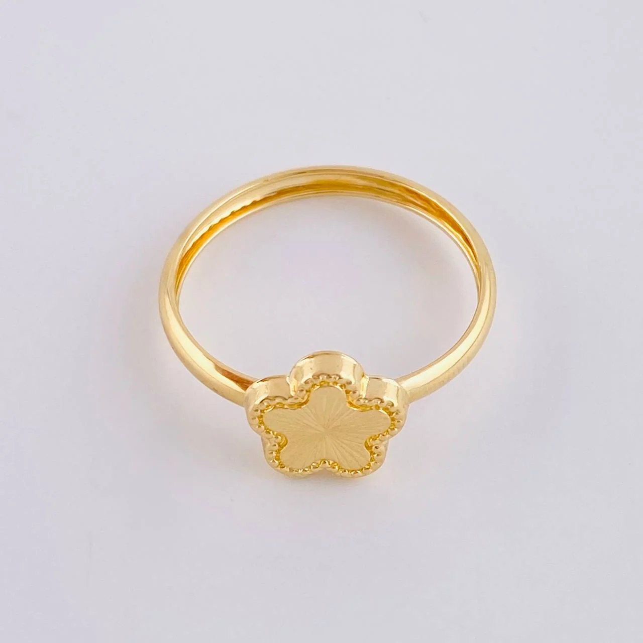 Anillo Flor Diamantada 1.2g / T9 1/2 Oro Amarillo 18K - Image 4