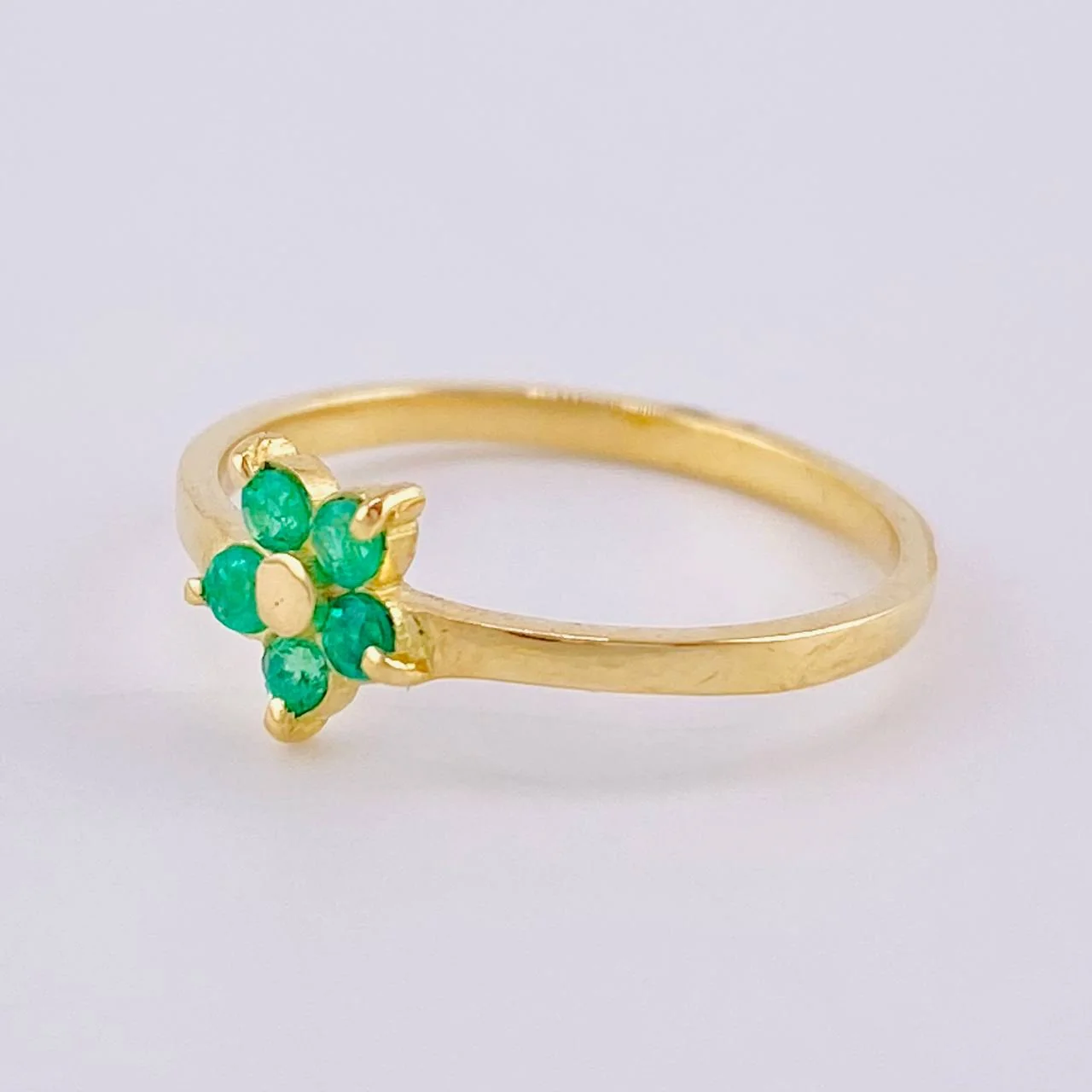 Anillo Flor Esmeraldas 20Pts 1.5 g / T5 1/2 Oro Amarillo 18K - Image 2