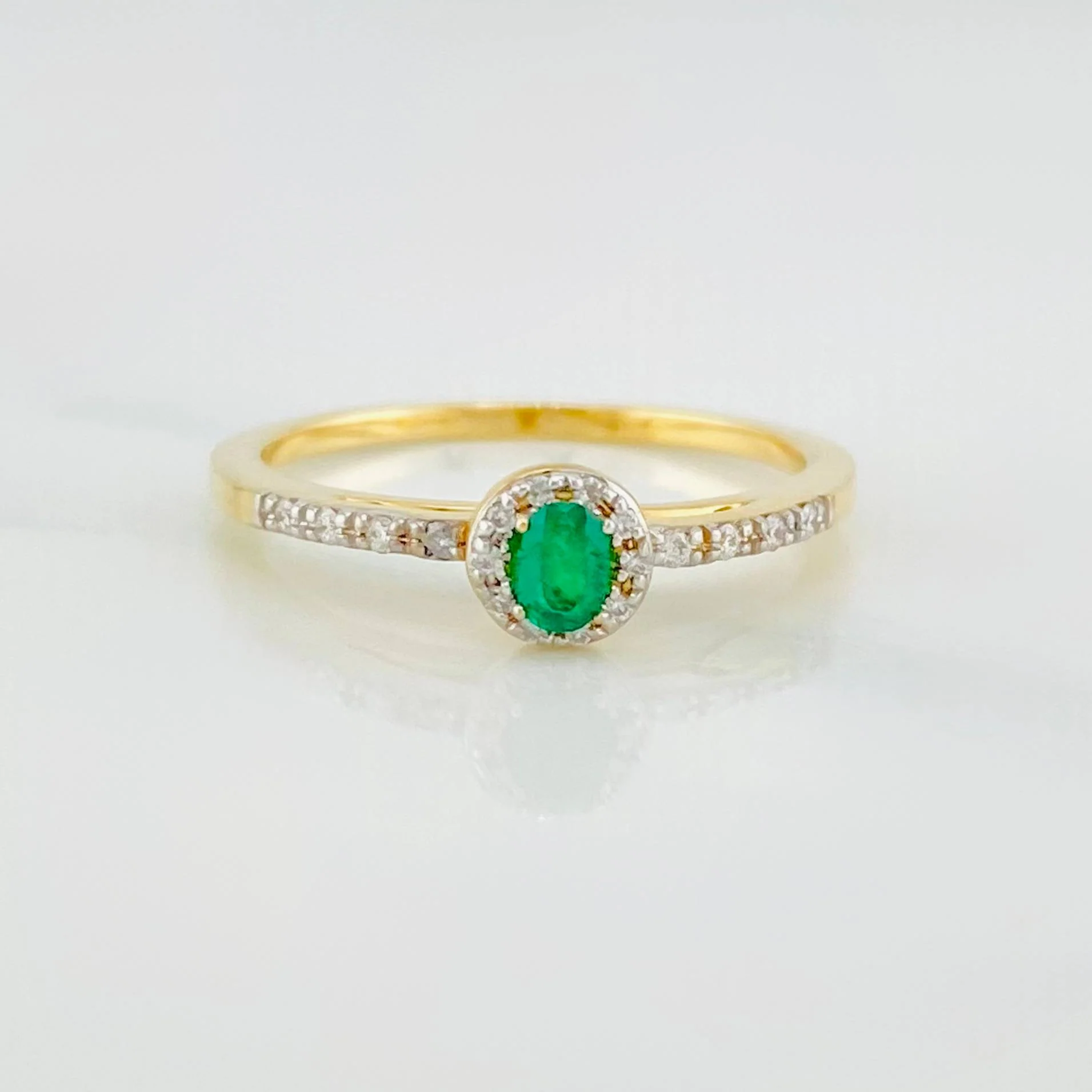 Anillo Halo Churumbela Esmeralda 2.1 g / T6 Dos Oros Amarillo Blanco 18K
