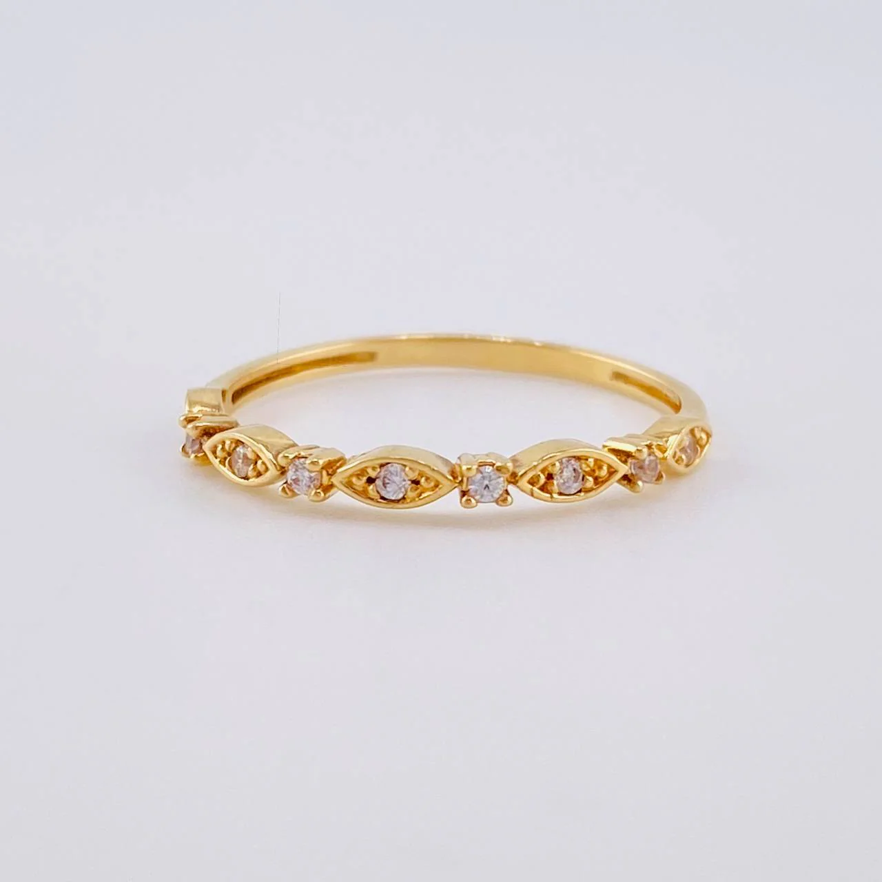 Anillo Linea De Ojos Con Chispa 1.4 g / T7 3/4 Oro Amarillo 18K