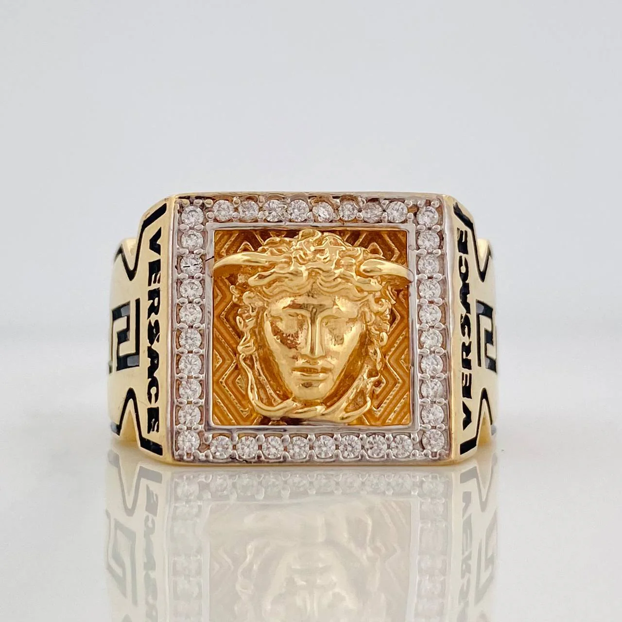 Anillo Medusa 13.4g / T11 1/4 Oro Amarillo 18K