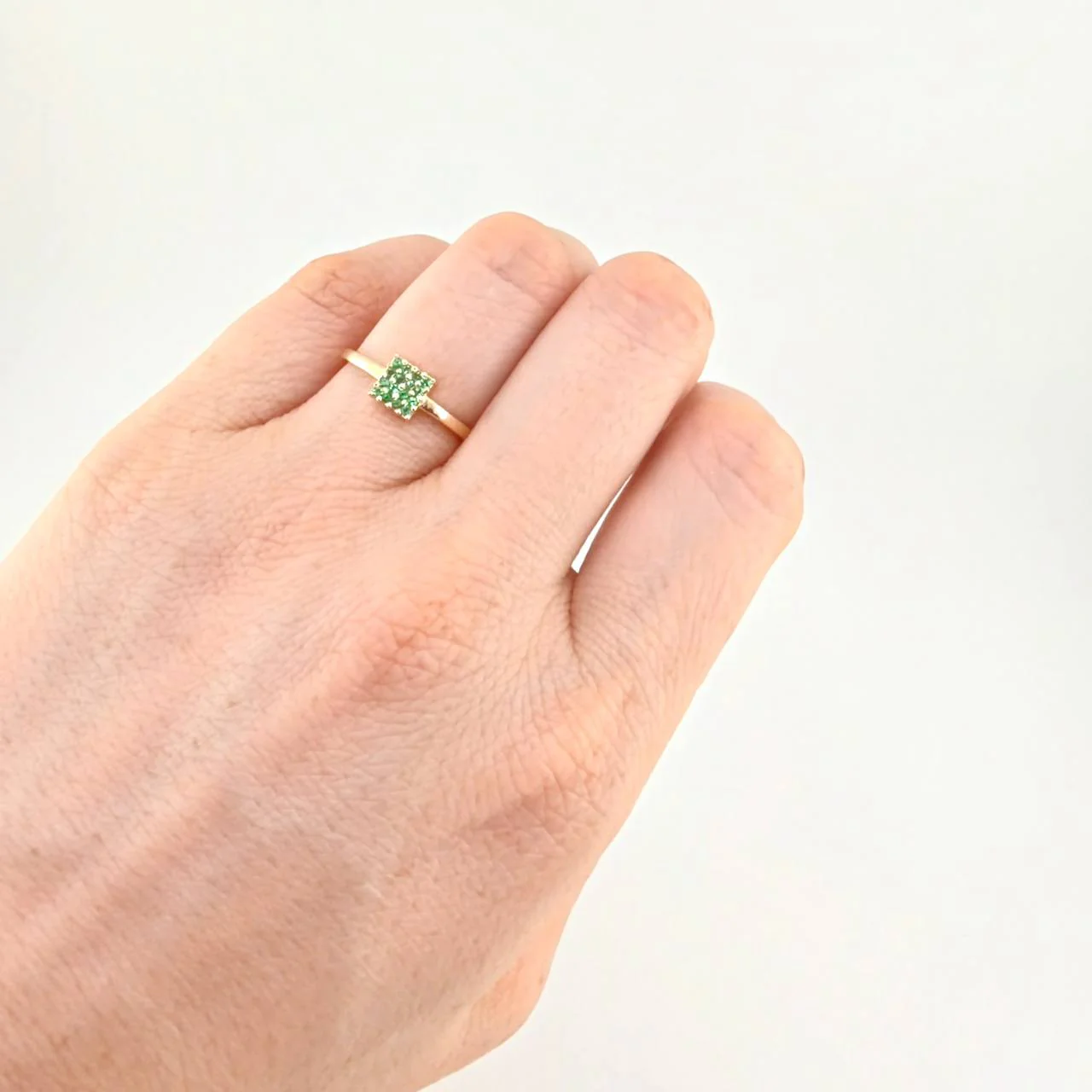 Anillo Panal Cuadrado Esmeraldas 25Pts 1.75 g / T6 1/2 Oro Amarillo 18K - Image 2