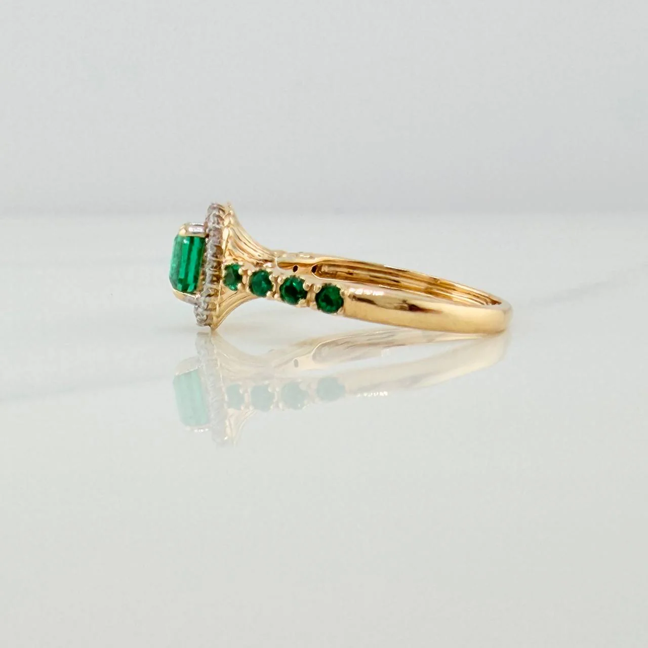 Anillo Rectangulo Esmeraldas 66 pts Diamantes 0.09 pts 3.25gr / T5 3/4 / Dos Oros Amarillo Blanco 18K % - Image 4