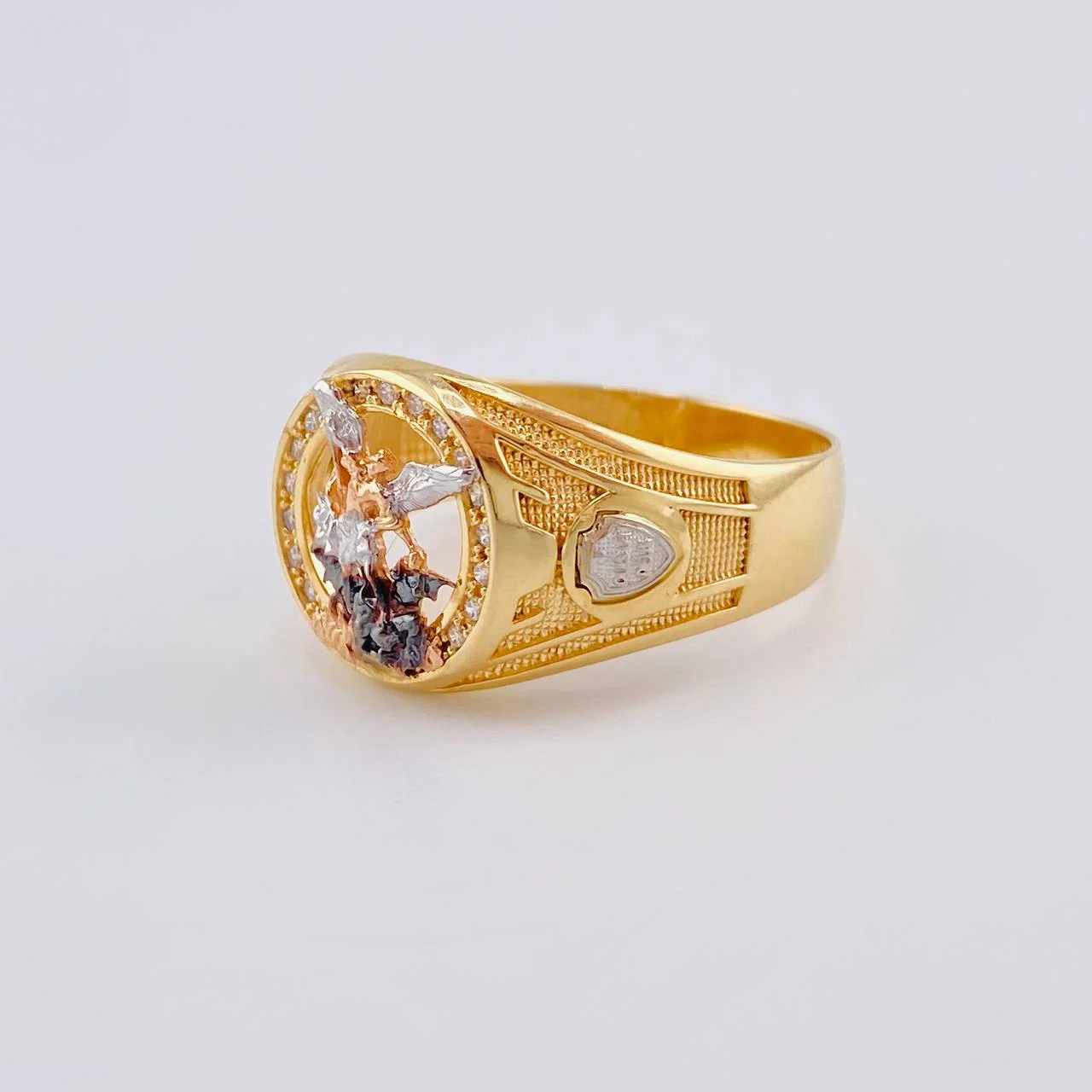 Anillo San Miguel Arcangel 6.15 g / T8 3/4 Tres Oros 18K - Image 2