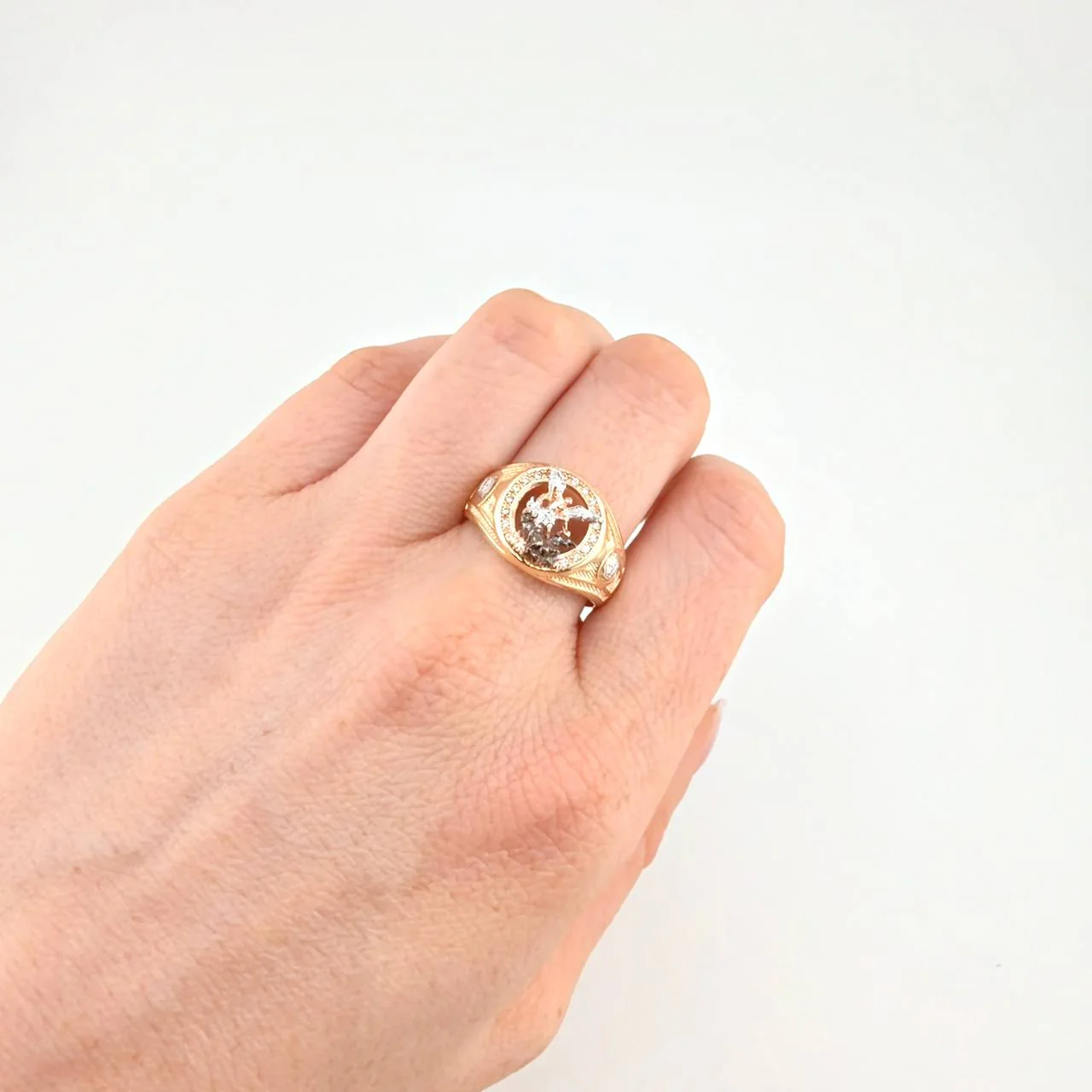 Anillo San Miguel Arcangel 6.15 g / T8 3/4 Tres Oros 18K - Image 4