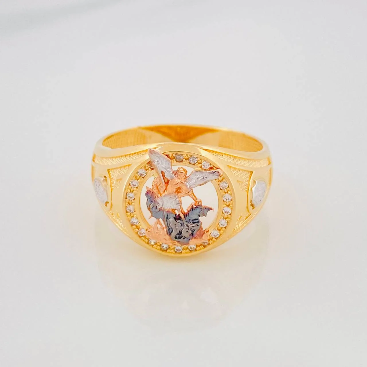 Anillo San Miguel Arcangel 6.25g / T9 3/4 Tres Oros 18K