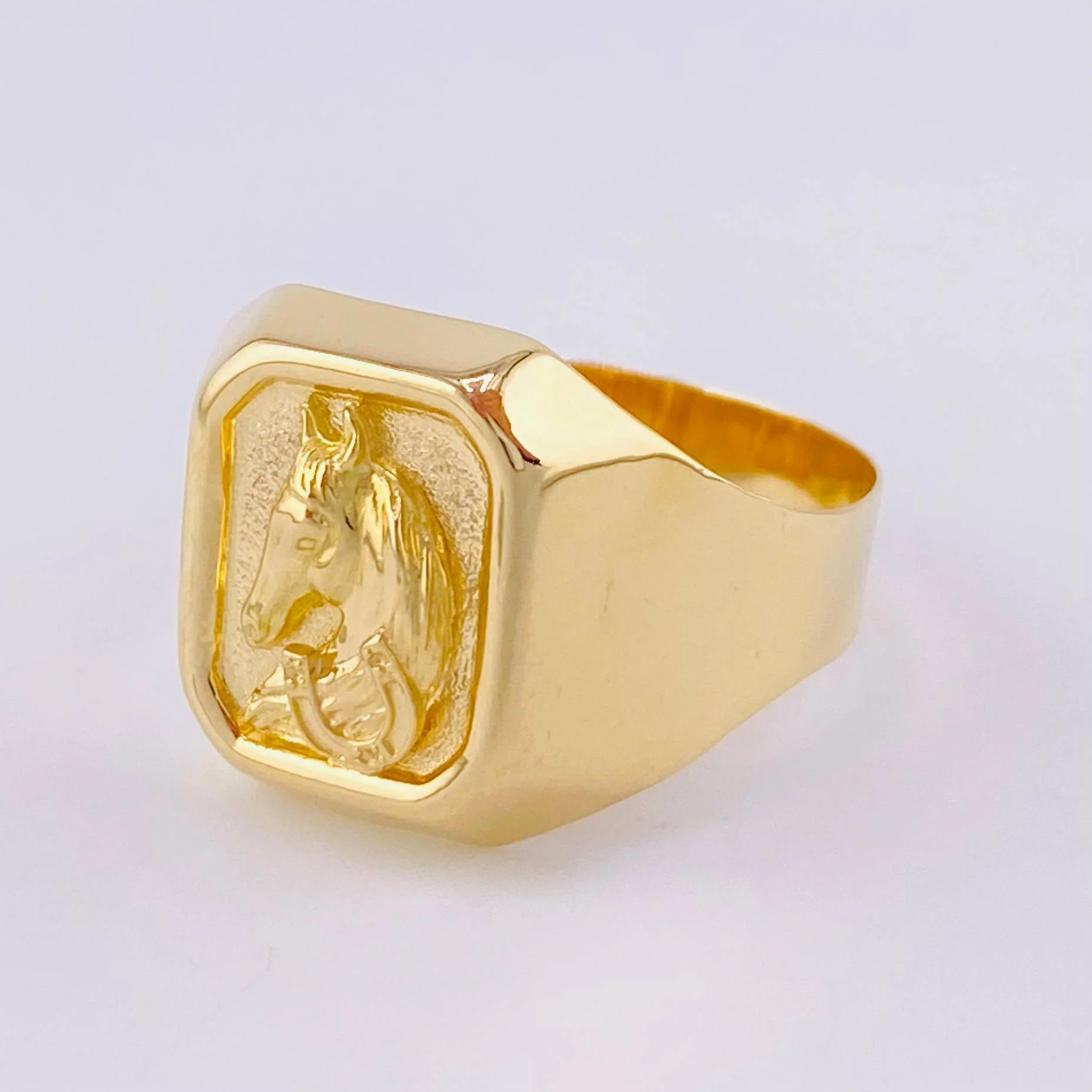 Anillo Sello Caballo 3.8g / T9 1/2 Oro Amarillo 18K - Image 2