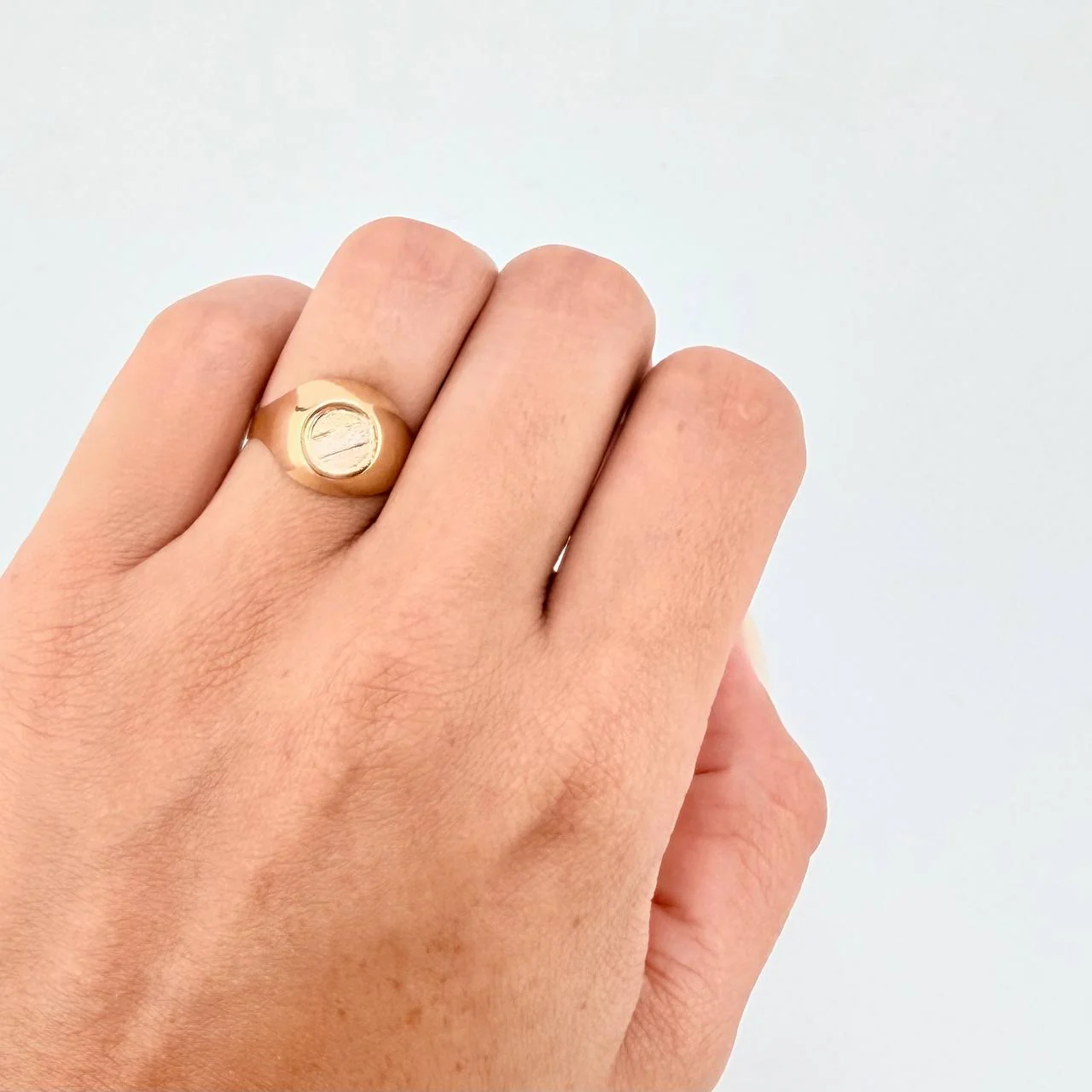 Anillo Sello Circulo 1.65 g / T6 1/4 Oro Amarillo 18K - Image 4