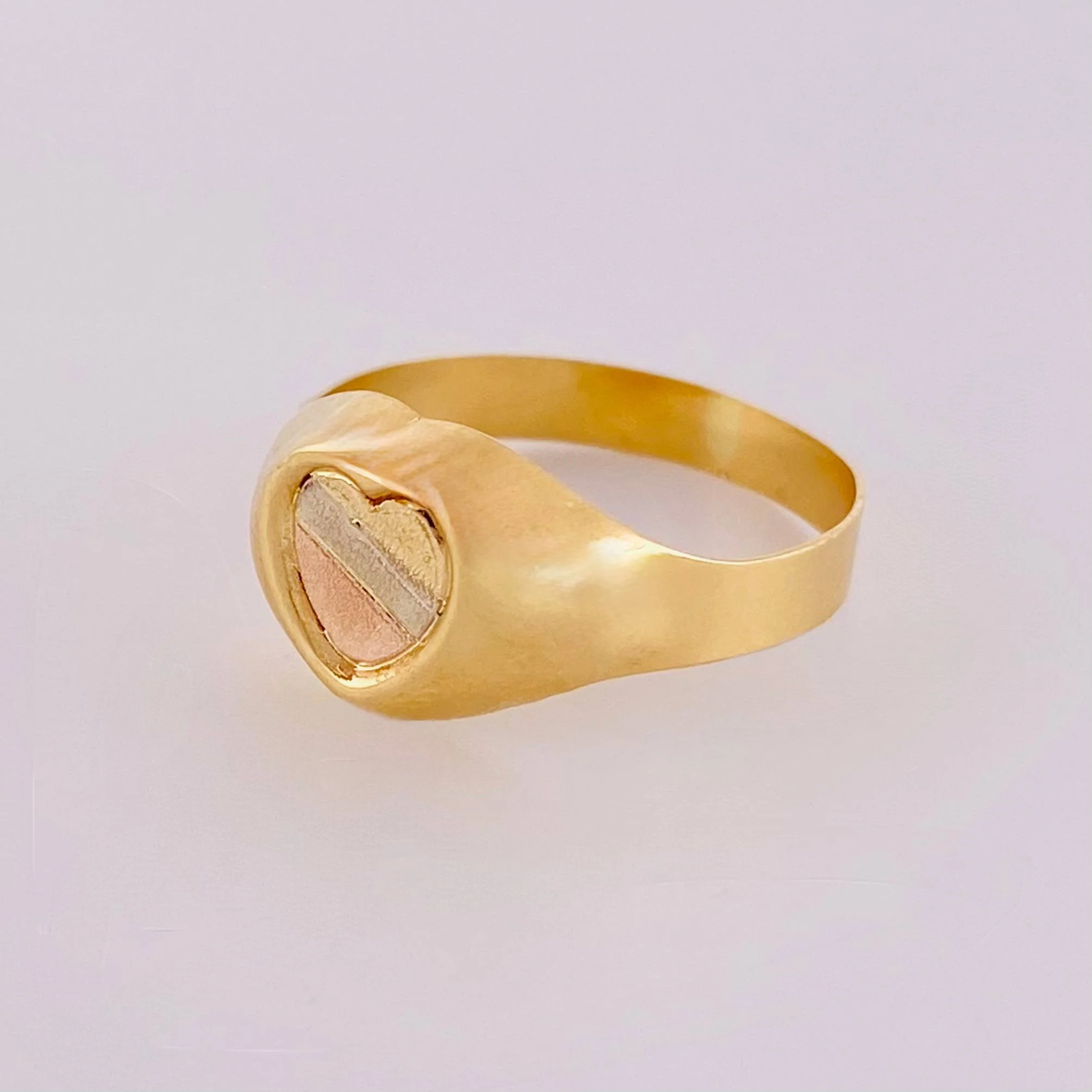 Anillo Sello Corazon 1.8gr / T9 1/4 / Tres Oros 18K - Image 2