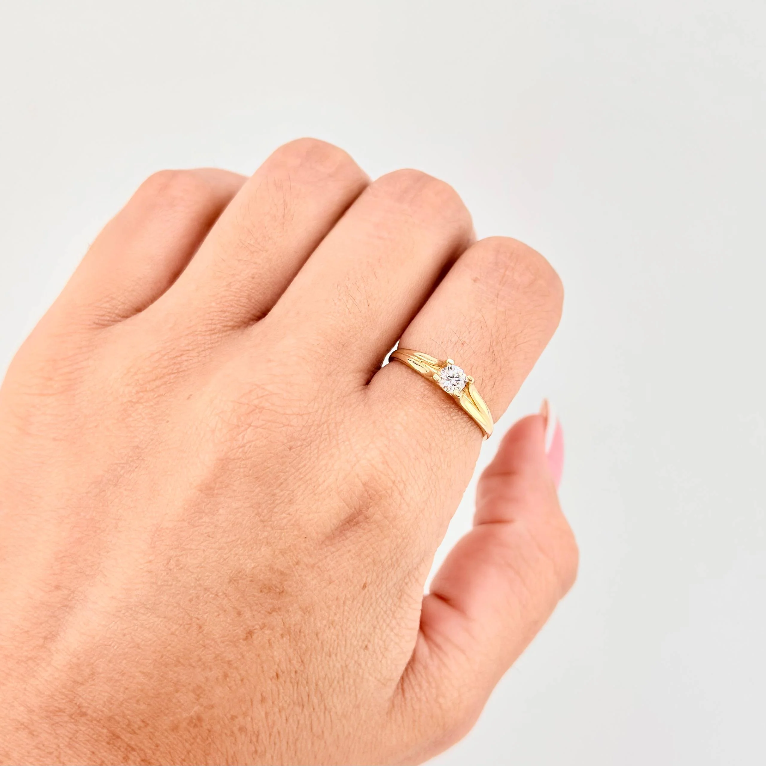 Anillo Solitario 2.1gr / T6 3/4 / Oro Amarillo 18K © - Image 4