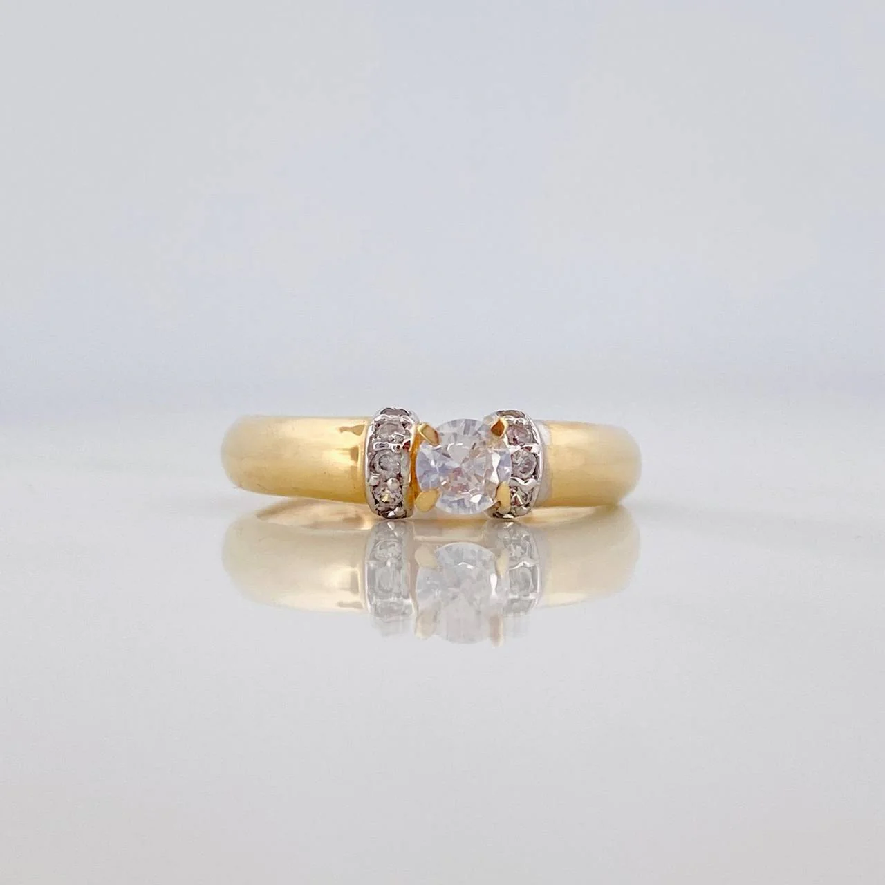 Anillo Solitario 2.6 g / T5 3/4 Dos Oros Amarillo Blanco 18K