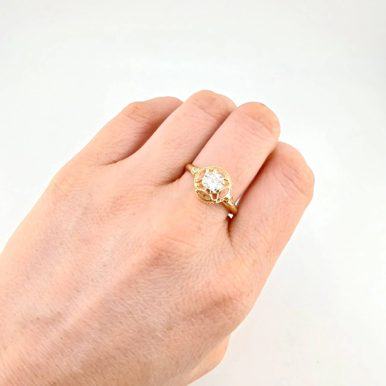 Anillo Solitario Aura Vintage 2 g / T9 Oro Amarillo 18K - Image 4