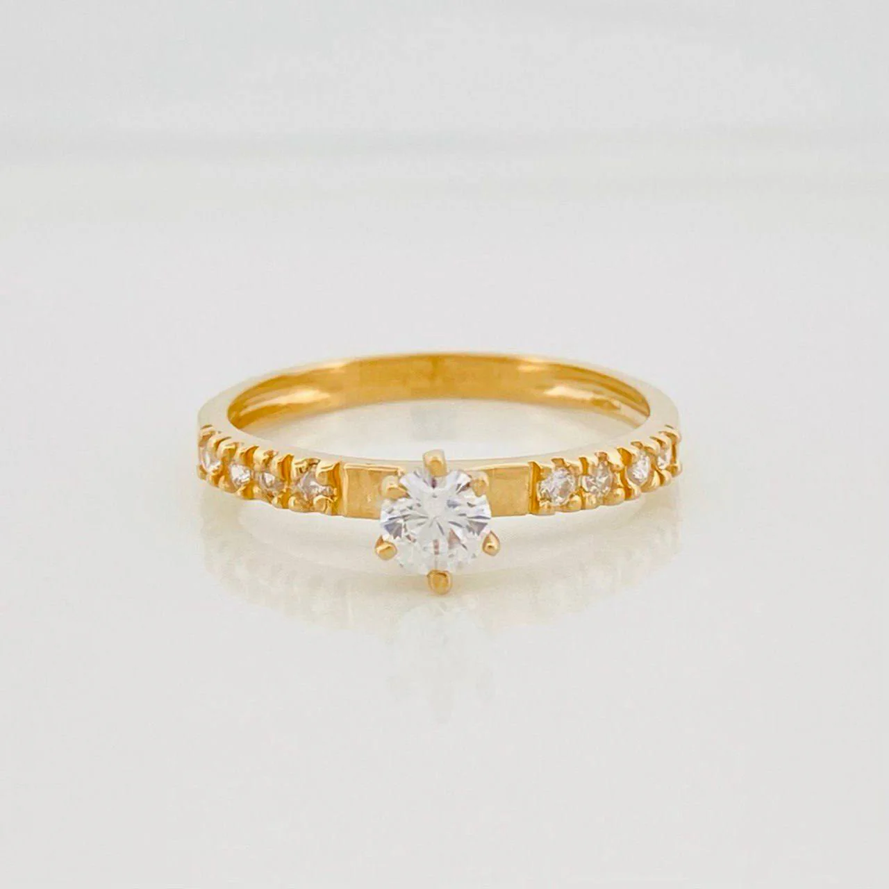 Anillo Solitario Churumbela 1.95 g / T6 Oro Amarillo 18K