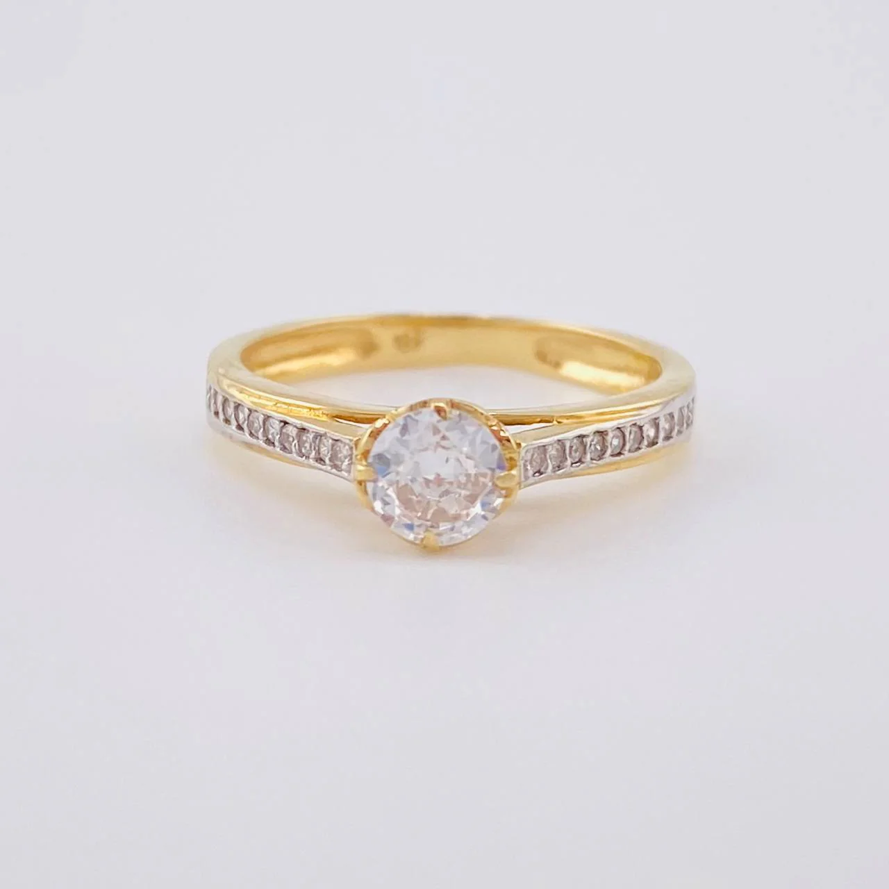 Anillo Solitario Corazón 2.45 g / T7 Oro Amarillo 18K