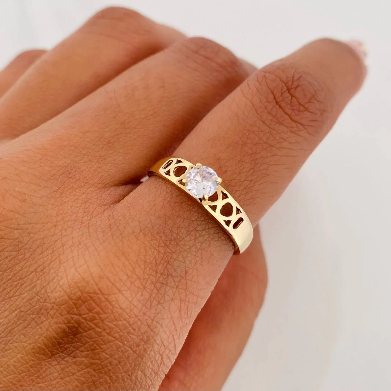 Anillo Banda Corazones 1.8g / T6 1/4 Dos Oros Amarillo Blanco 18K - Image 4