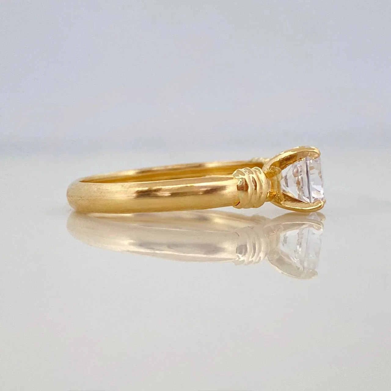 Anillo Solitario Cuatro Garras 1.45 g / T7 Oro Amarillo 18K - Image 3