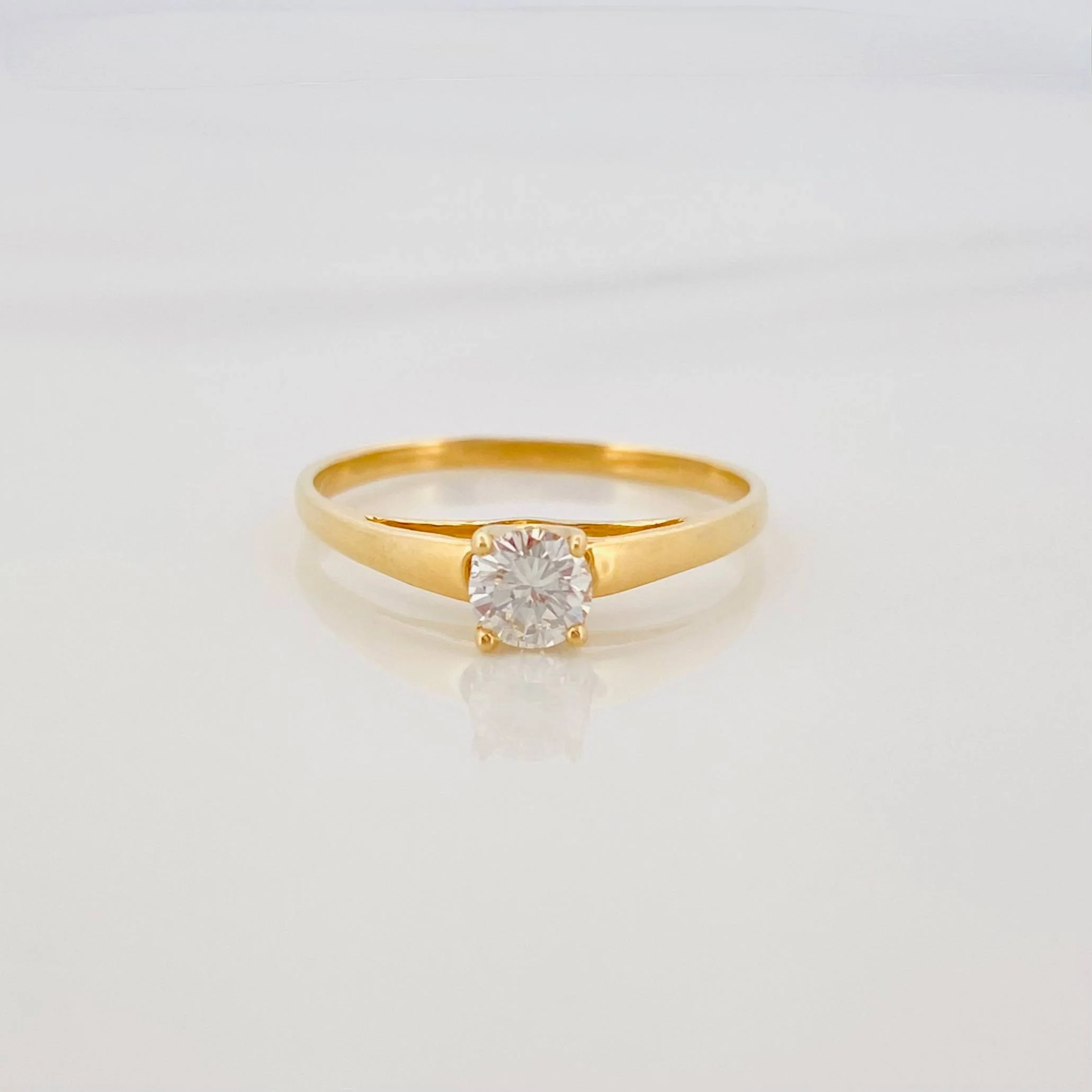 Anillo Solitario Diamantes 25Pts 1.35 g / T6 Oro Amarillo 18K