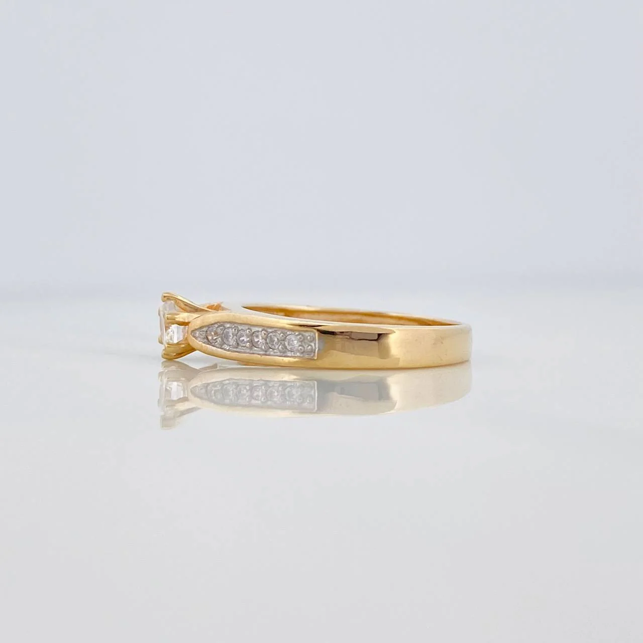 Anillo Solitario Doble Linea Incrustada 3.15 g / T5 1/4 Dos Oros Amarillo Blanco 18K - Image 4