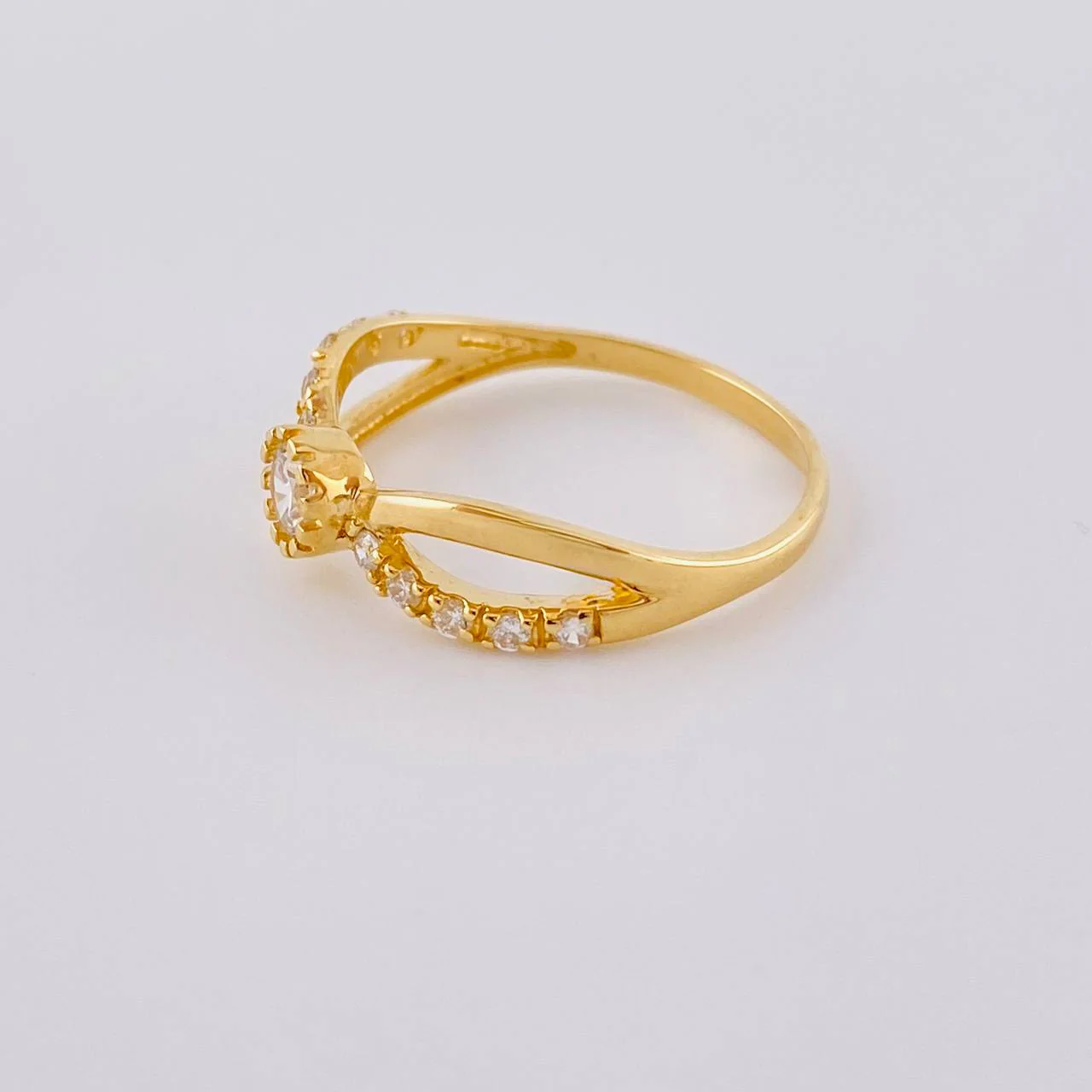 Anillo Solitario Entrelazado 2.15 g / T7 3/4 Oro Amarillo 18K - Image 2