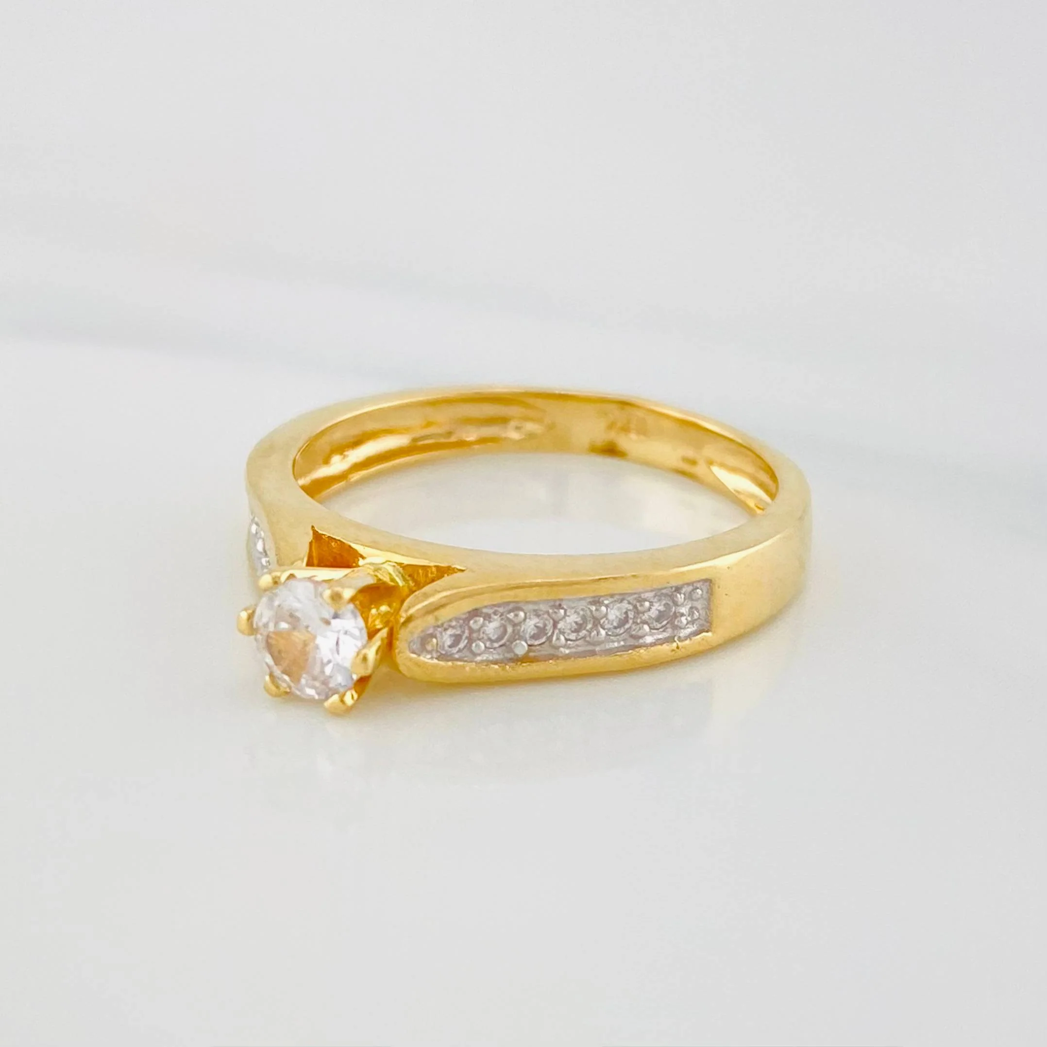 Anillo Solitario Puente 3.3 g / T6 1/2 Dos Oros Amarillo 18K - Image 2
