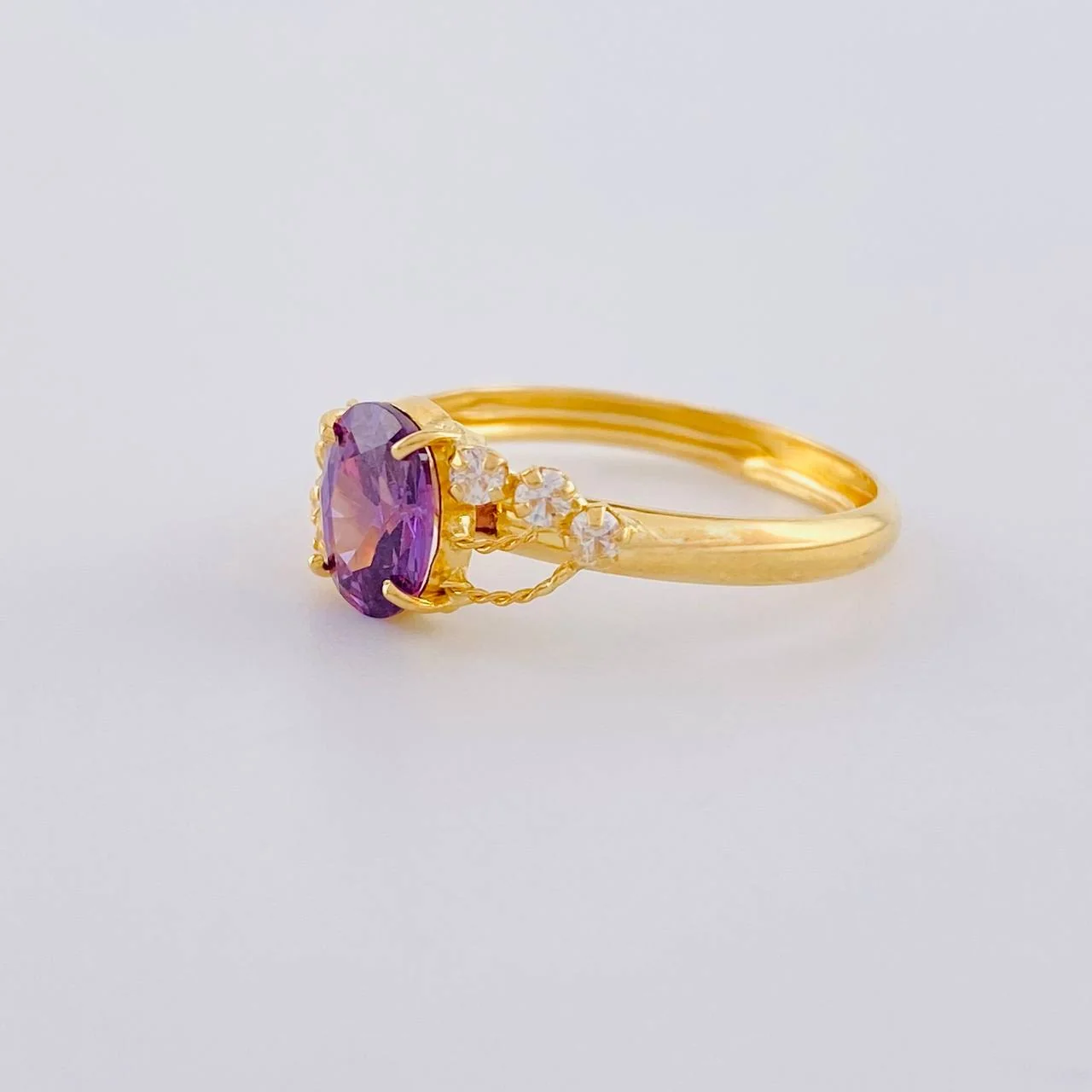 Anillo Solitario Violeta Real 1.85 g / T9 3/4 Oro Amarillo 18K - Image 2