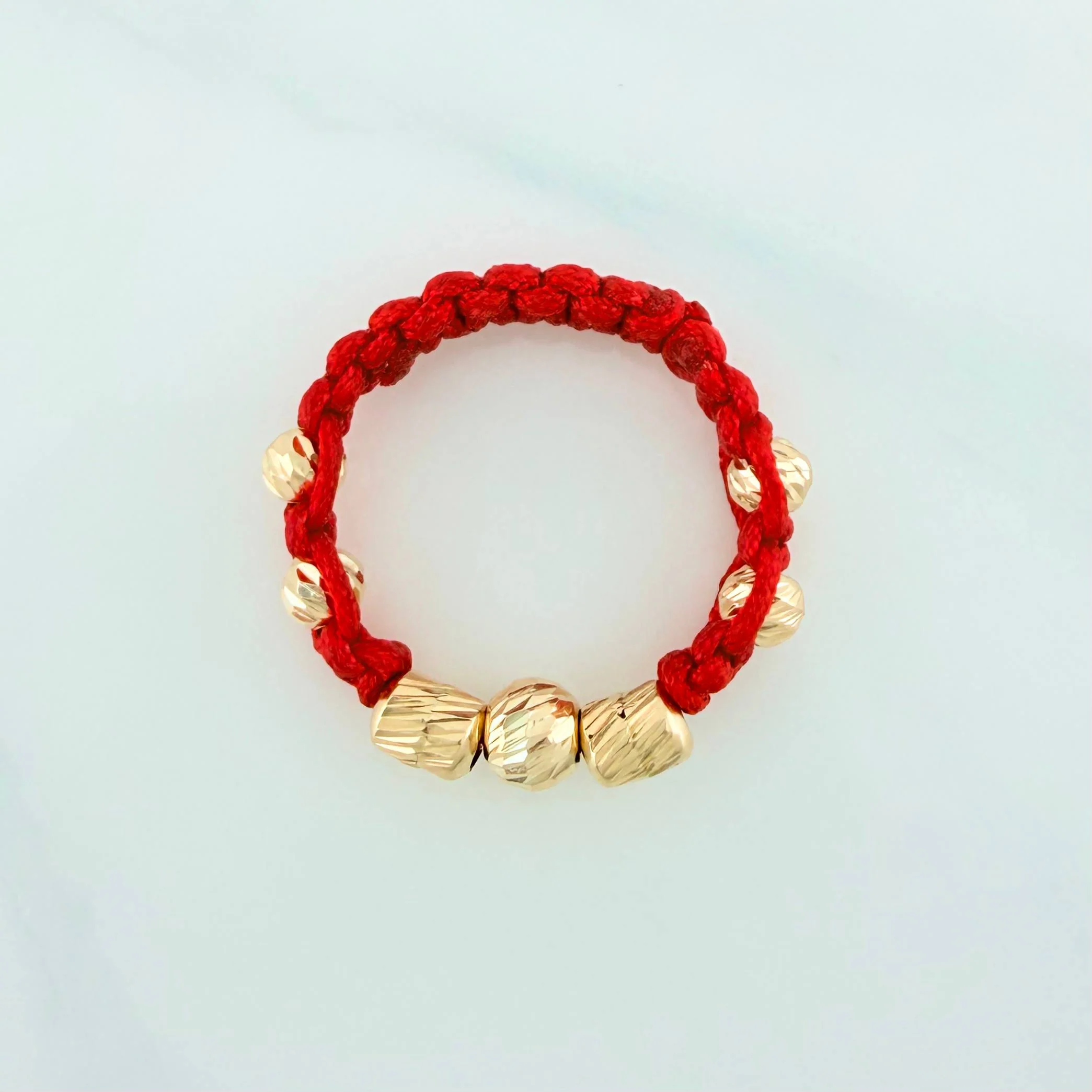 Anillo Tejido Rojo Bolas Diamantados 0.6 g / T8 Oro Amarillo 18K (A.C) - Image 2
