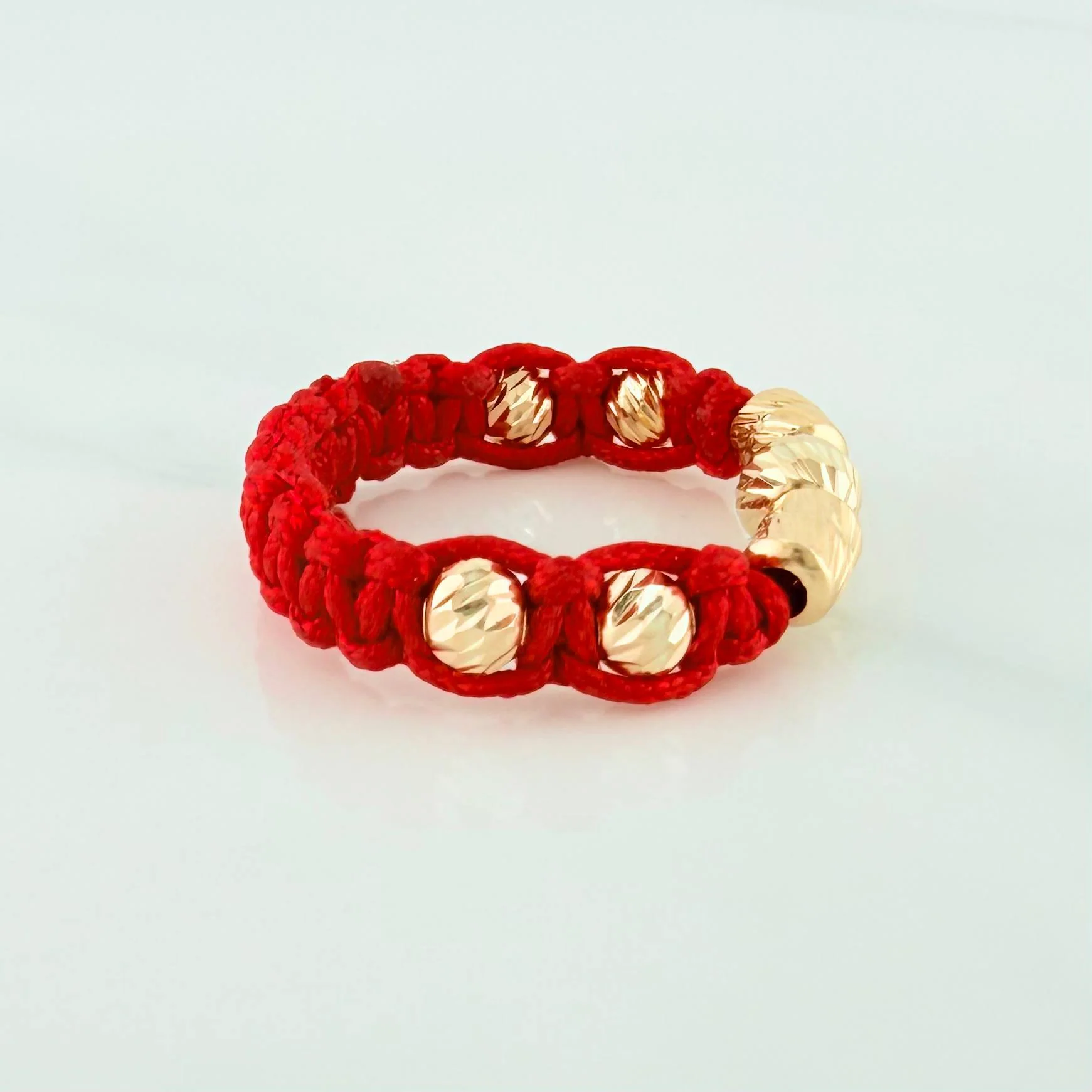 Anillo Tejido Rojo Bolas Diamantados 0.6 g / T8 Oro Amarillo 18K (A.C) - Image 4