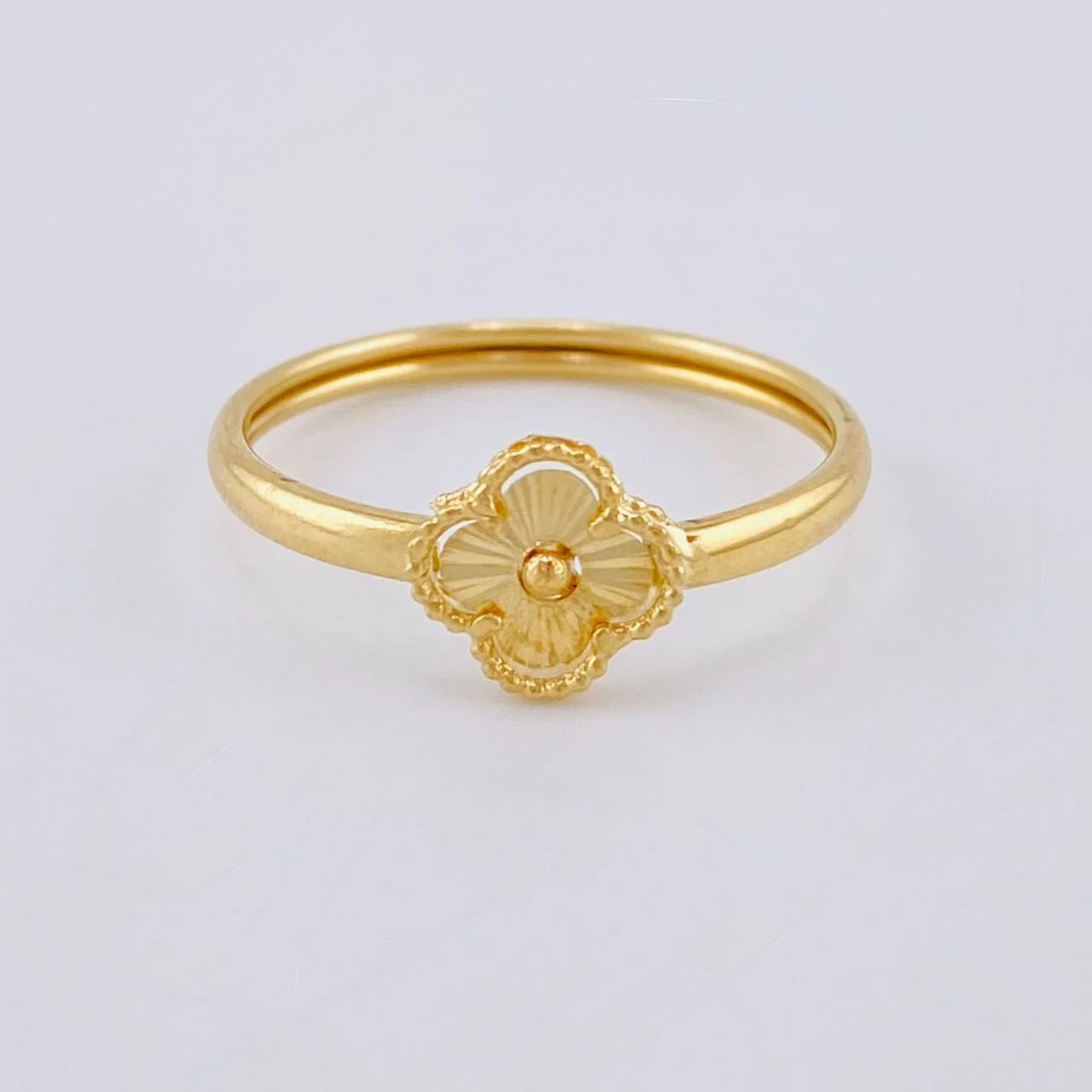 Anillo Trébol 0.95 g / T5 1/2 Oro Amarillo 18K