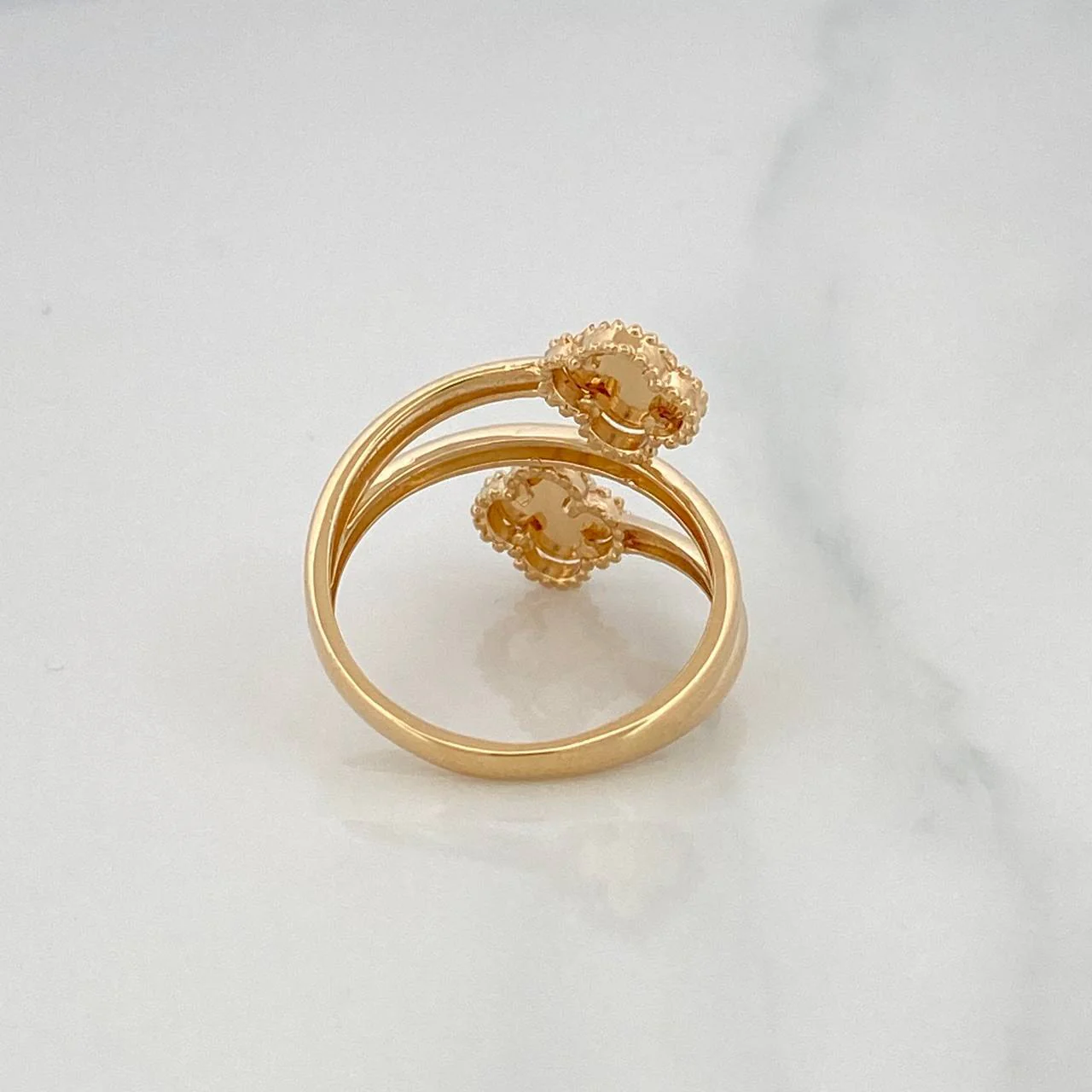 Anillo Trebol Cruzado Diamantado 3.35g / T7 Oro Amarillo 18K - Image 4