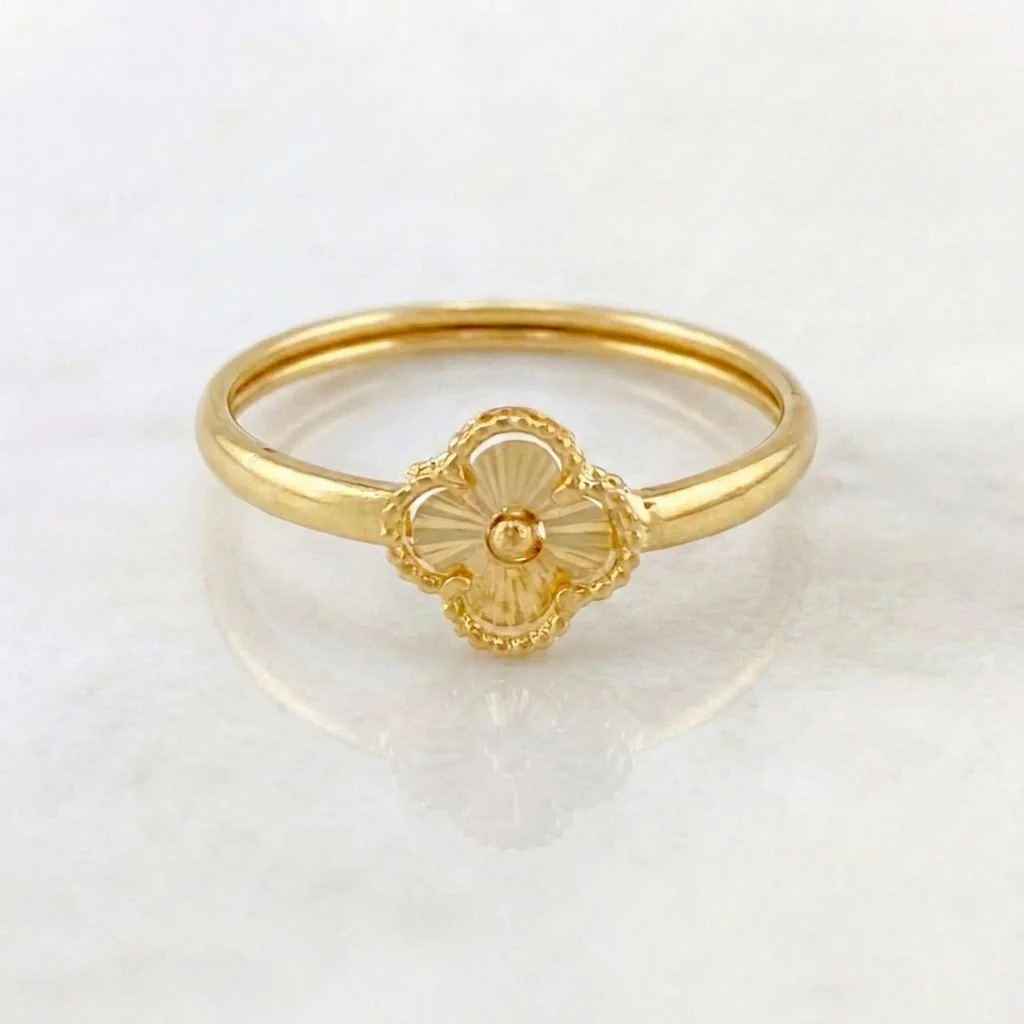 Anillo Trebol Diamantado 0.85 g / T5 1/4 Oro Amarillo 18K