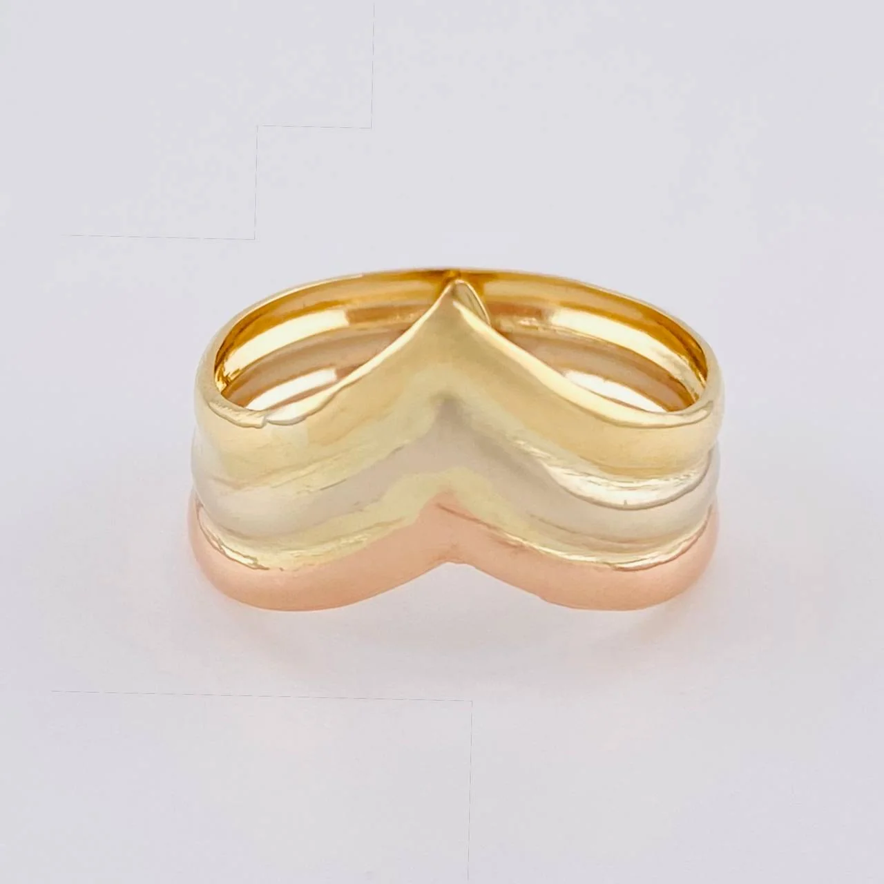 Anillo Tres Lineas Enlazadas 2.2 g / T8 1/4 Tres Oros 18K