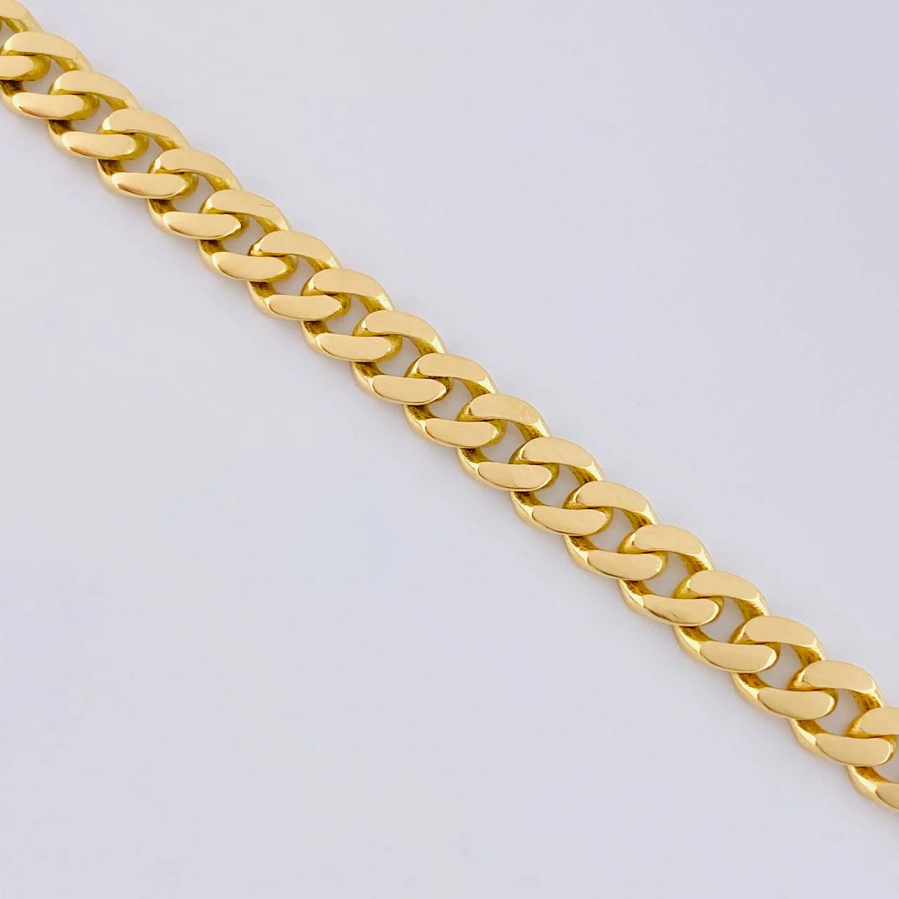 Cadena Cubana 27.6 g / 24 in / 6.3 mm Oro Amarillo - Image 3