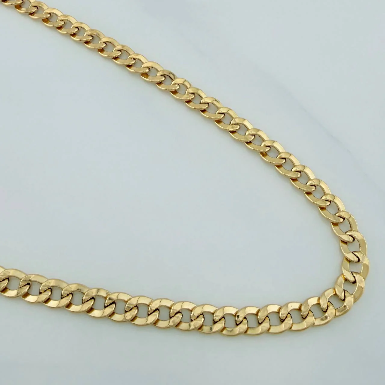 Cadena Cubana 8.8gr / 28 in / 4.1mm Oro Amarillo +1 18K $