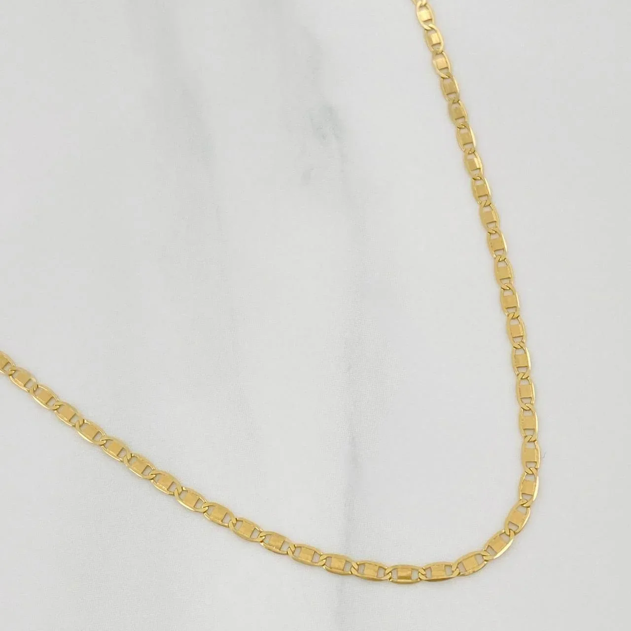 Cadena Escalera Plana 2.25g / 18 in / 2.4mm Oro Amarillo 18K