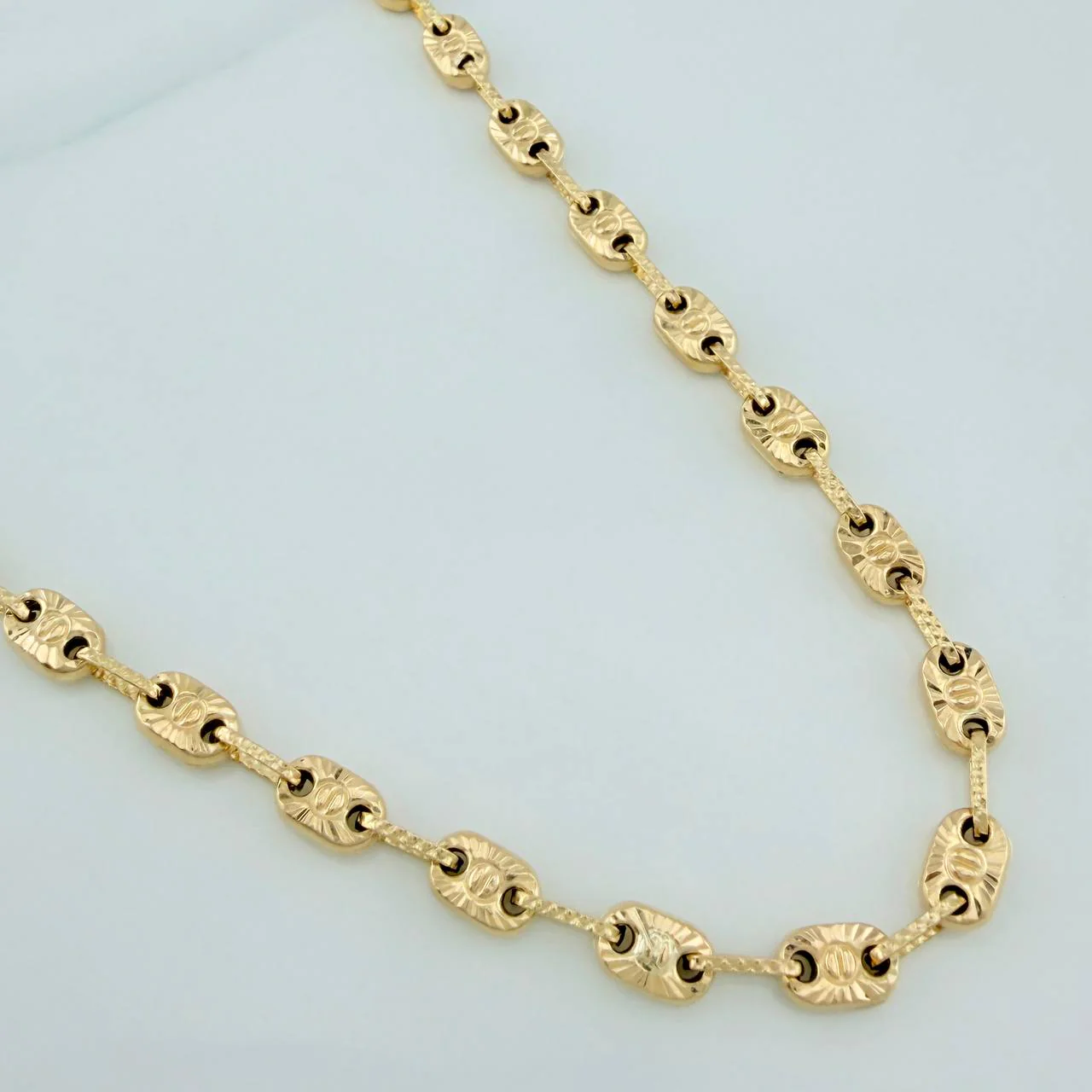 Cadena Rustica Tornillo 14.75g / 24 in / 4.3mm Oro Amarillo 18K % - Image 2