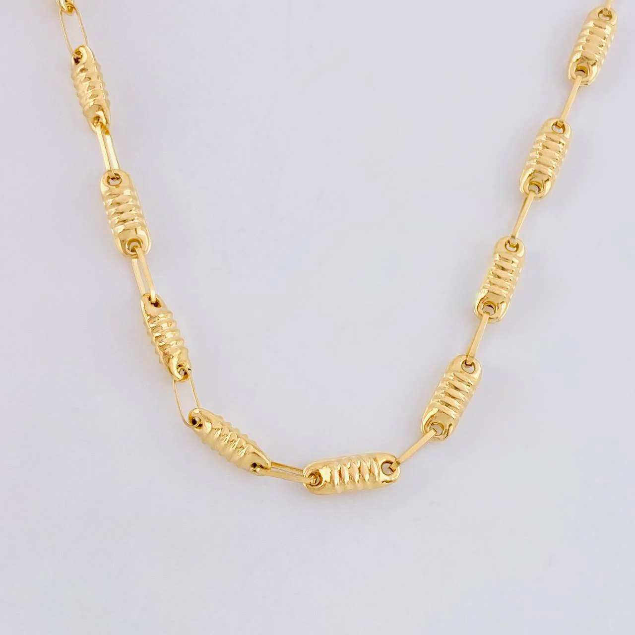 Cadena Rustica Tornillo 6.7g / 24 in / 3.3mm Oro Amarillo 18K