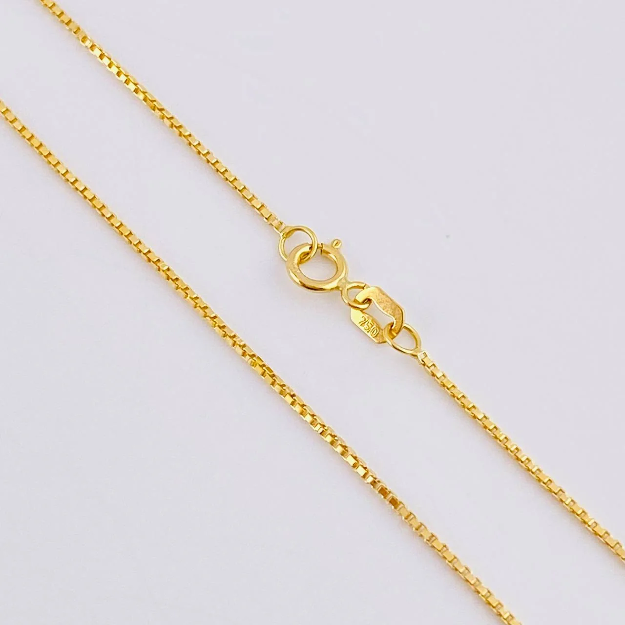 Cadena Veneciana 3.4g / 24 in / 0.9mm Oro Amarillo 18K - Image 3