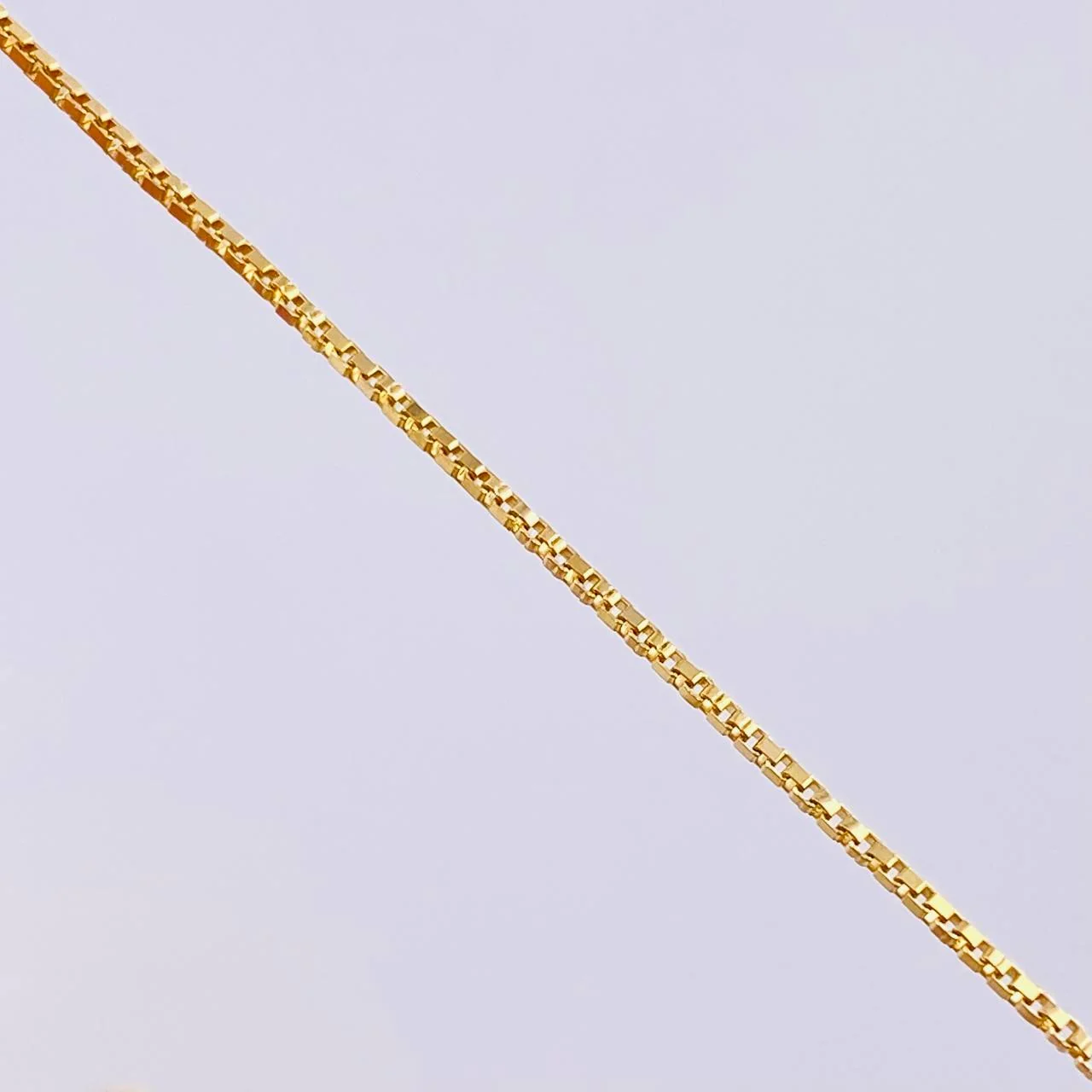 Cadena Veneciana 3.4g / 24 in / 0.9mm Oro Amarillo 18K - Image 4
